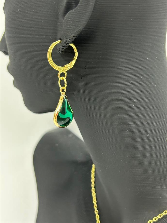 Emerald green drop earrings