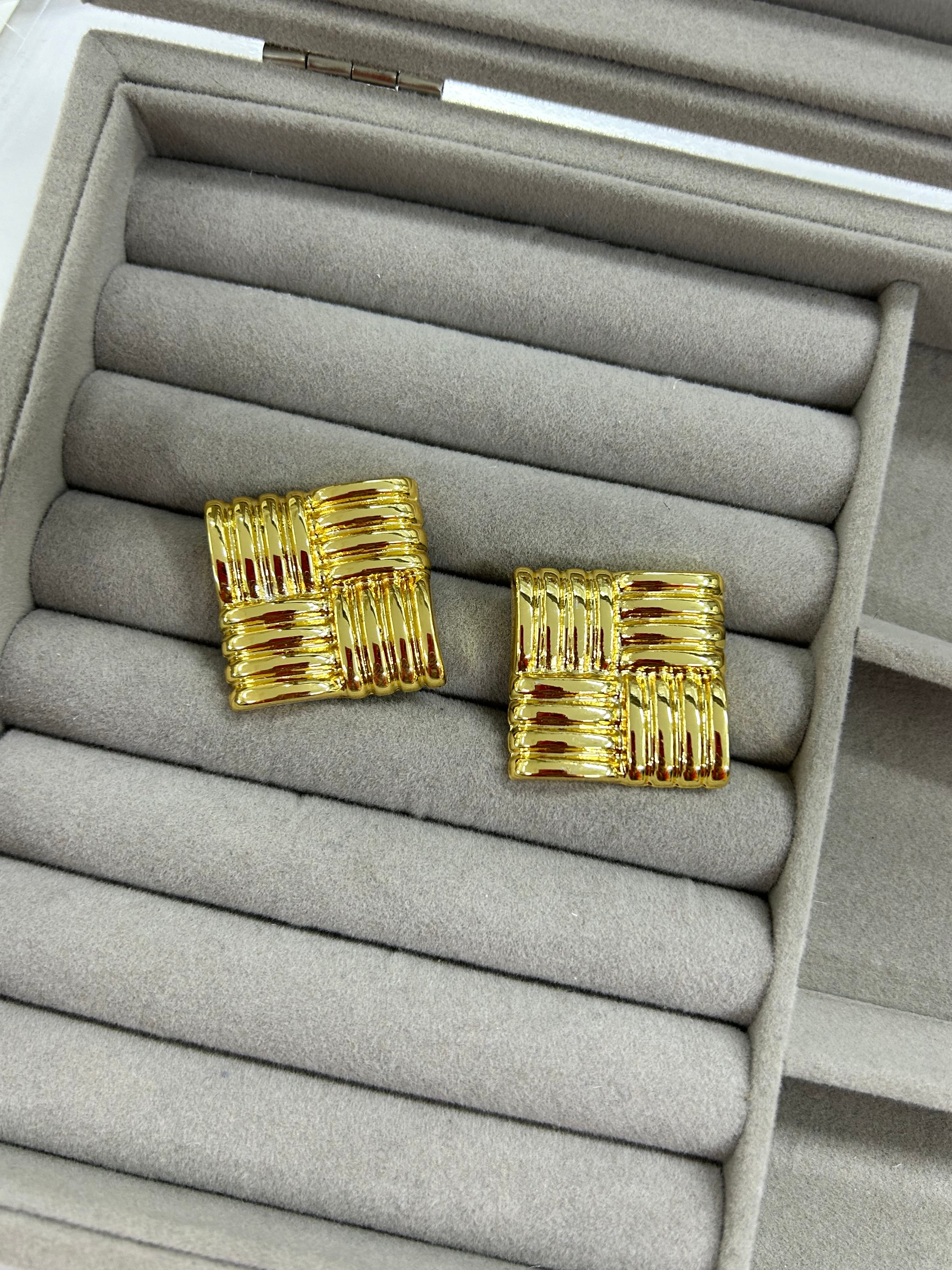 Gold Renk Botte Kare Küpe