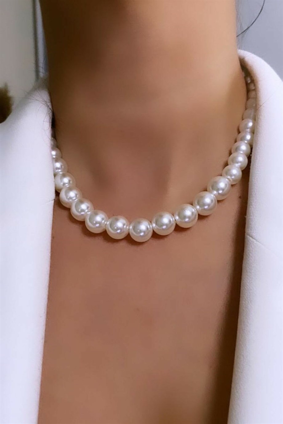 Woman Classic Pearl Thick Choker Necklace