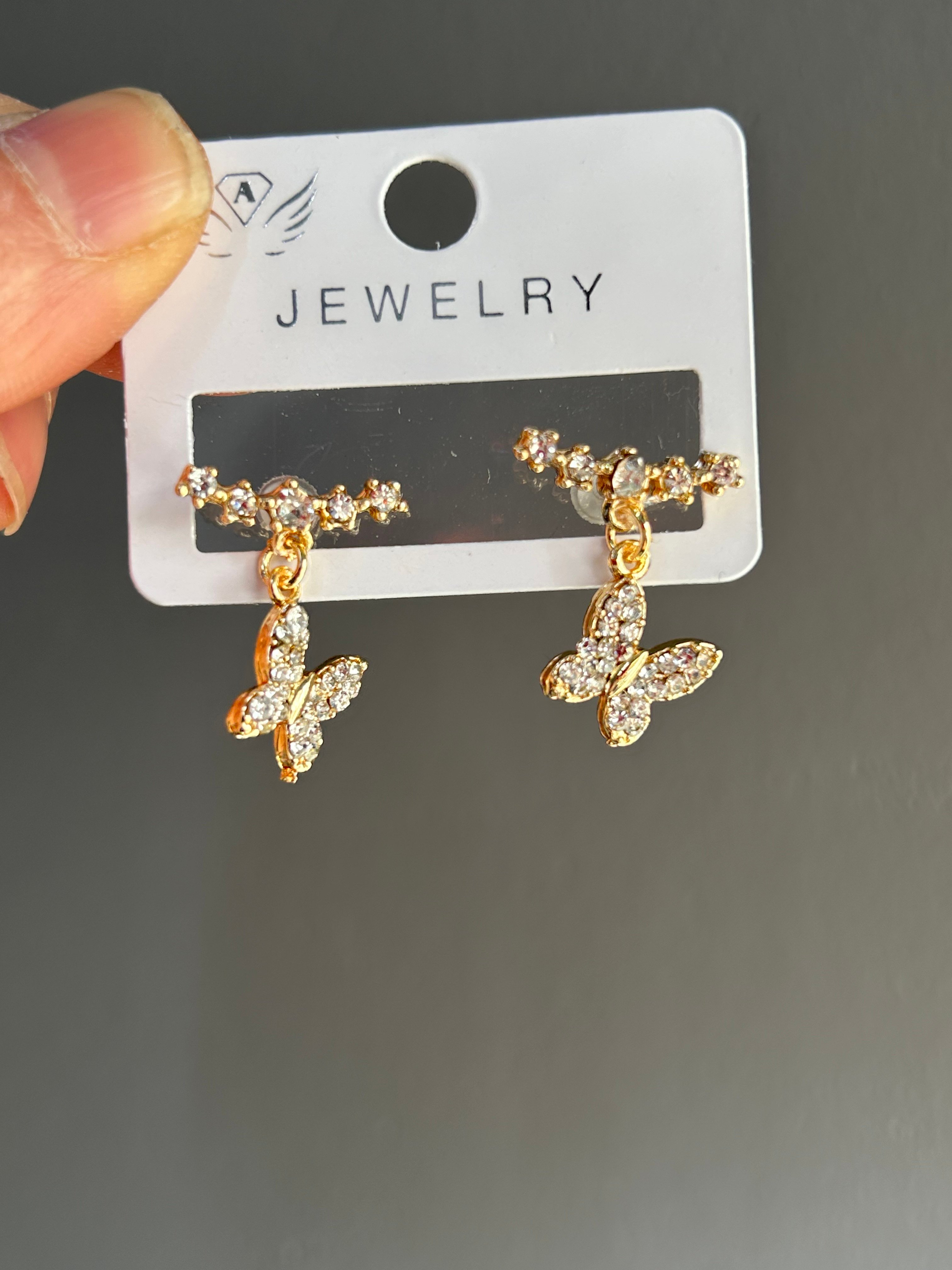 Gold Tek Delik Çok Görünüm Taşlı Kelebek Küpe