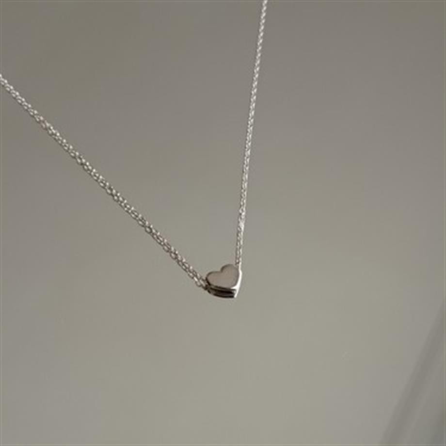 Minimal silver color heart necklace