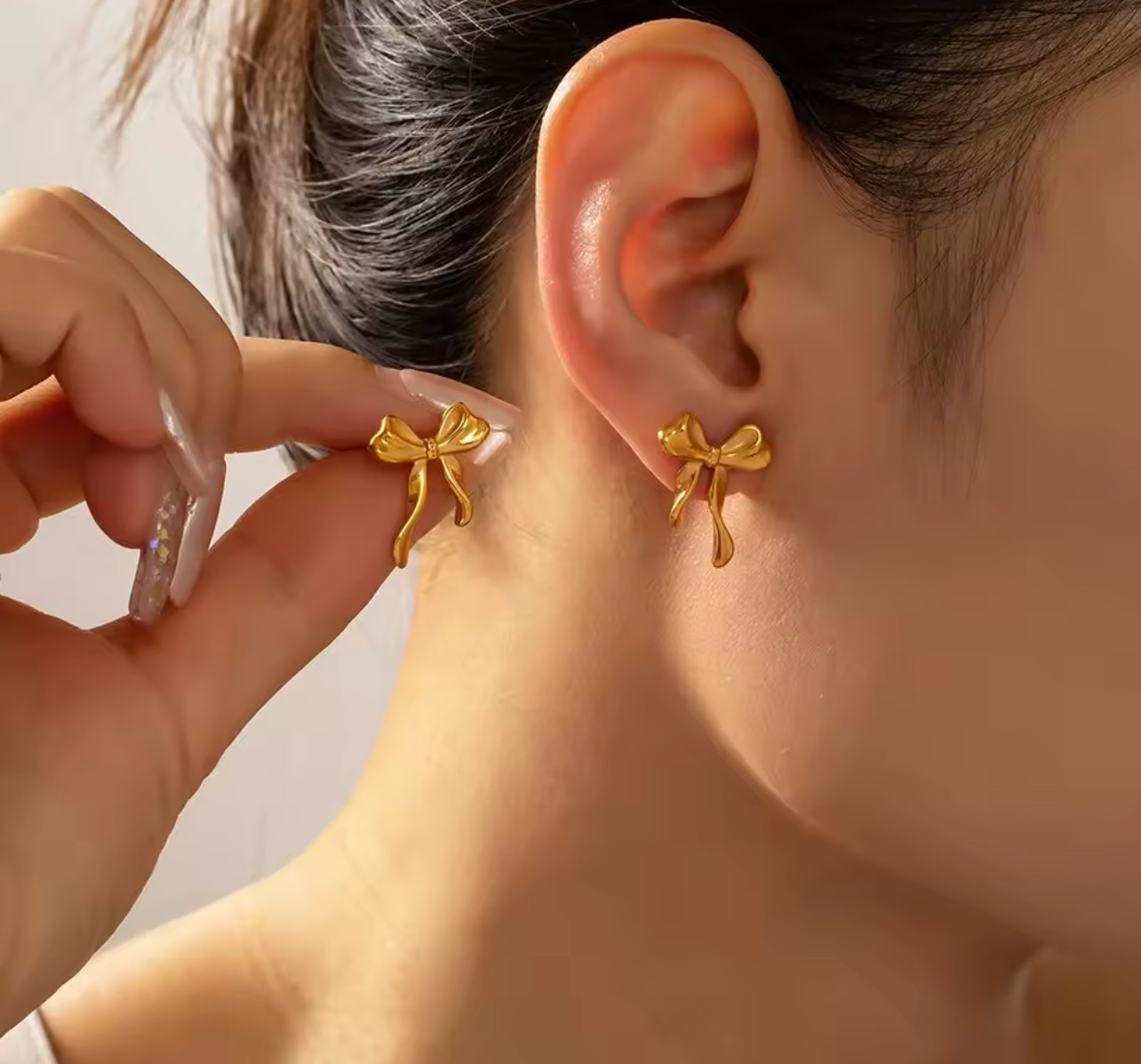 Gold Kıvrım Fiyonk Küpe