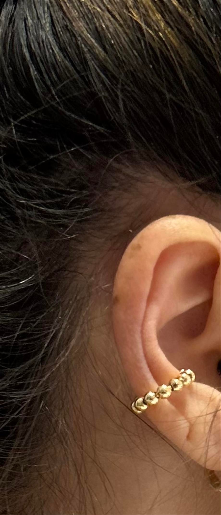 Woman Minimal Ball Cartilage Earrings