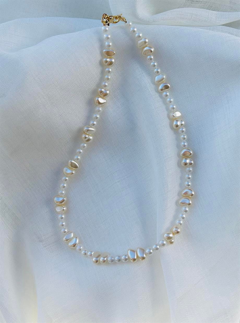 Women's Baroque pearl design pearl necklace