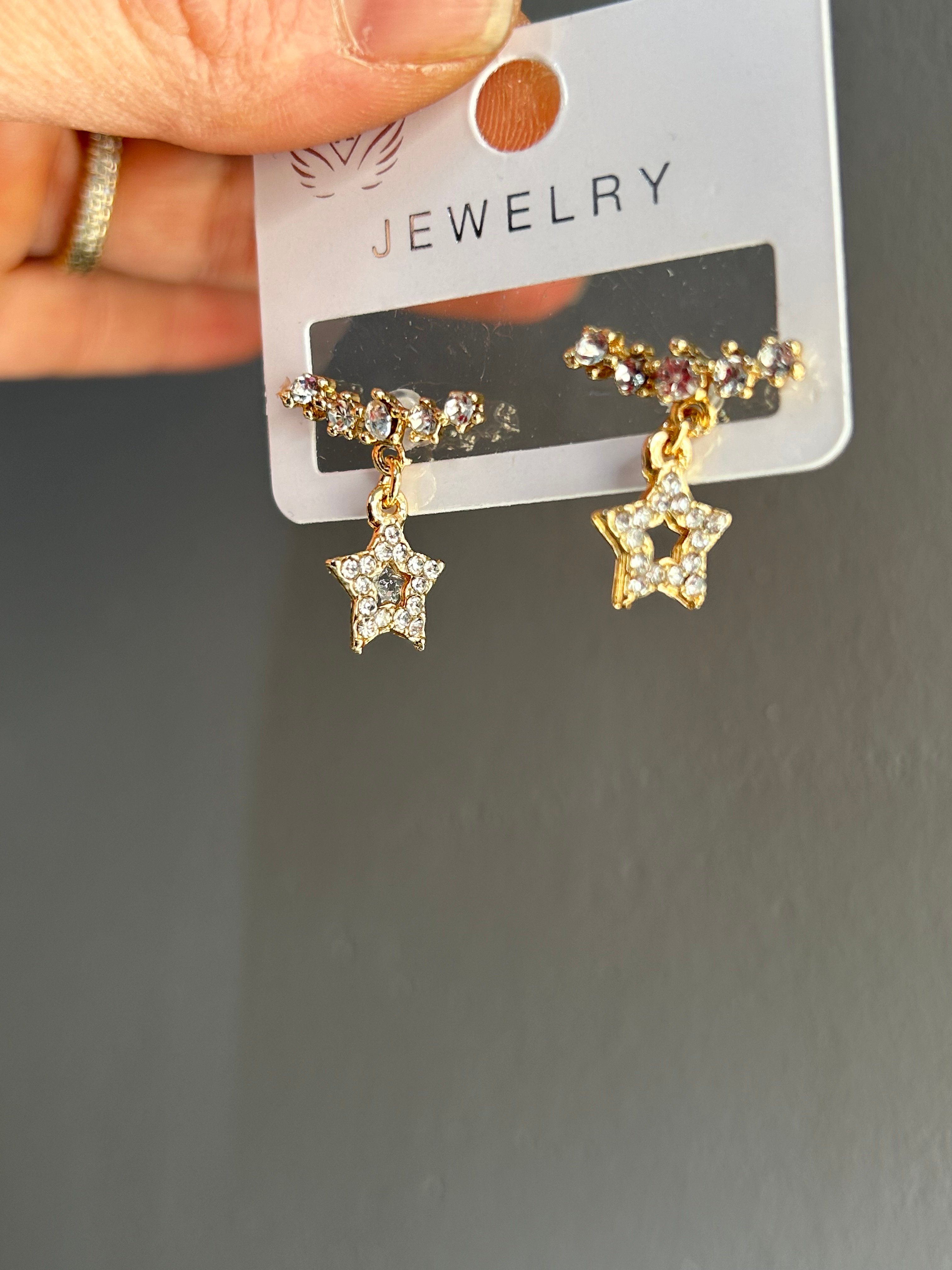 Gold Tek Delik Çok Görünüm Taşlı Yıldız Küpe