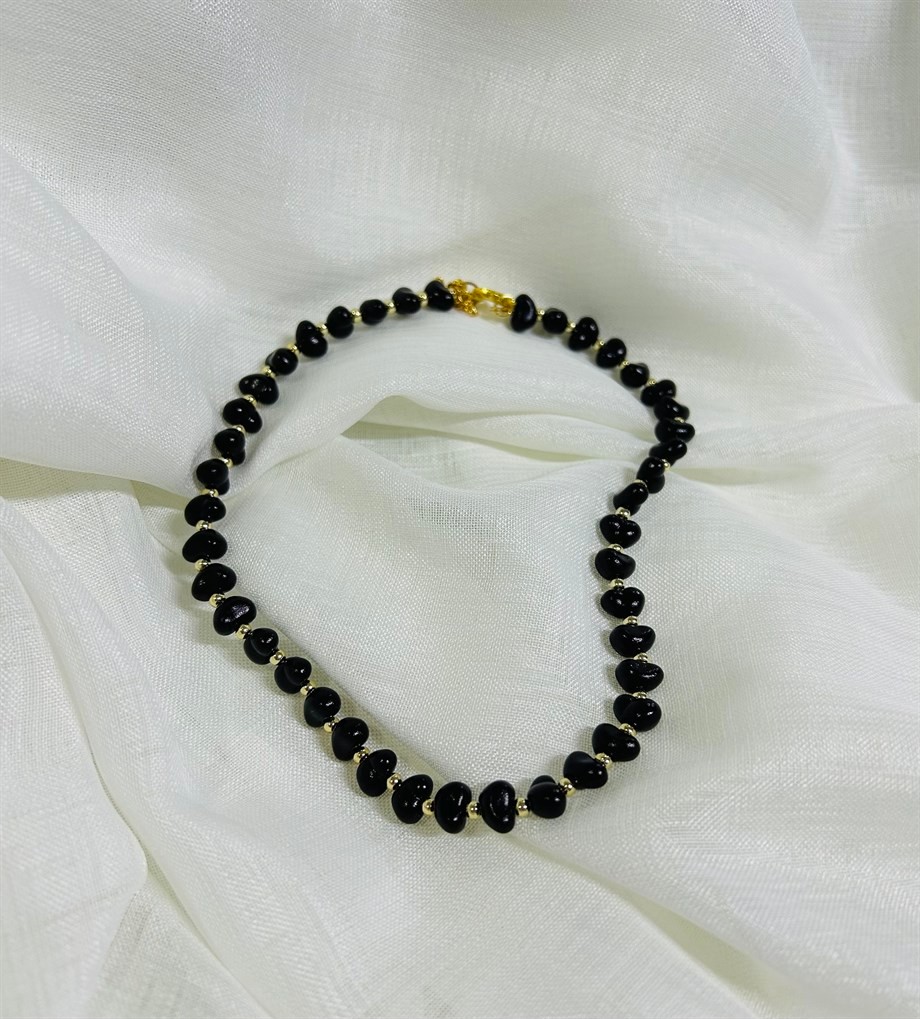 Women's Black Baroque Pearl Top Detail Necklace