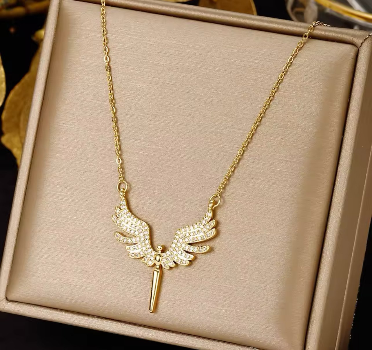 Çelik Gold Taşlı Melek Kolye