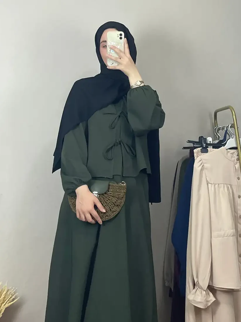 Zümrüt Yeşil İpli Detaylı İkili Etekli Takım