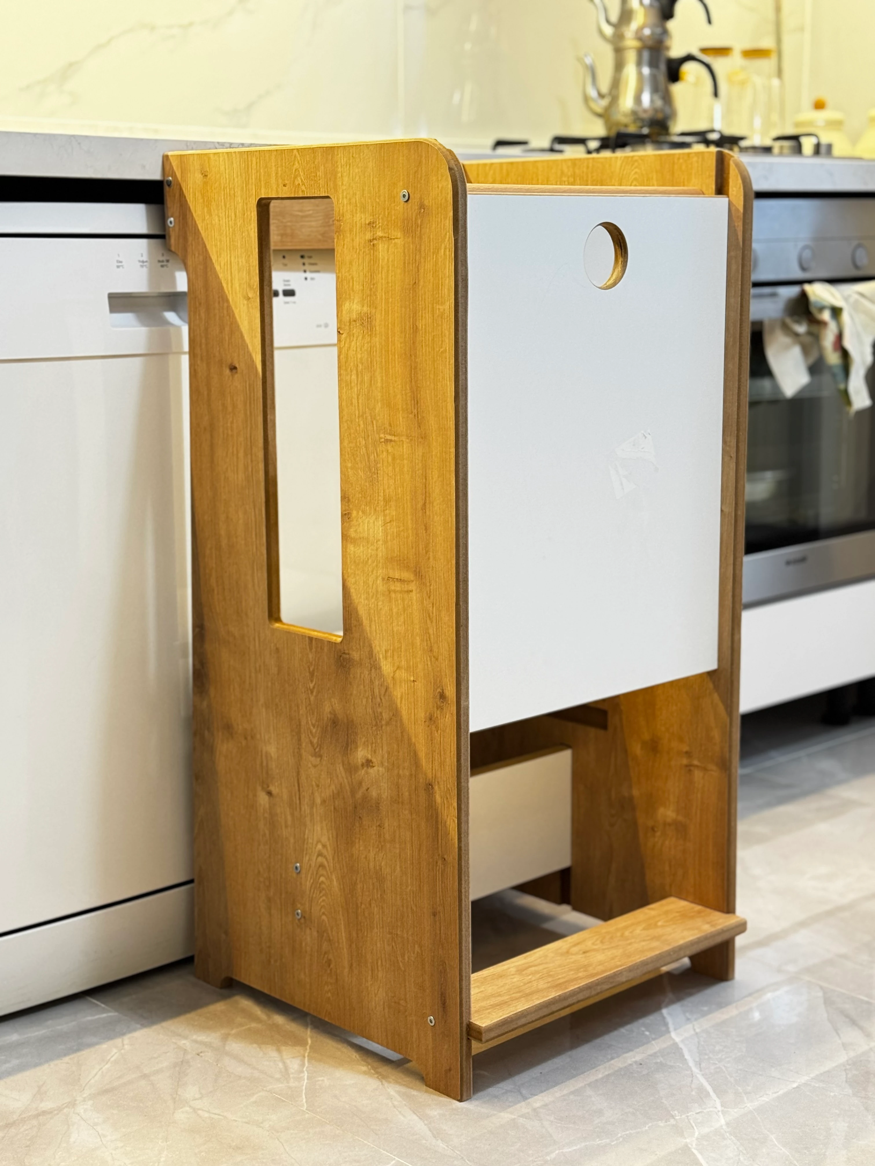 Masa Olabilen Bebek Öğrenme Kulesi Aktivite Masası