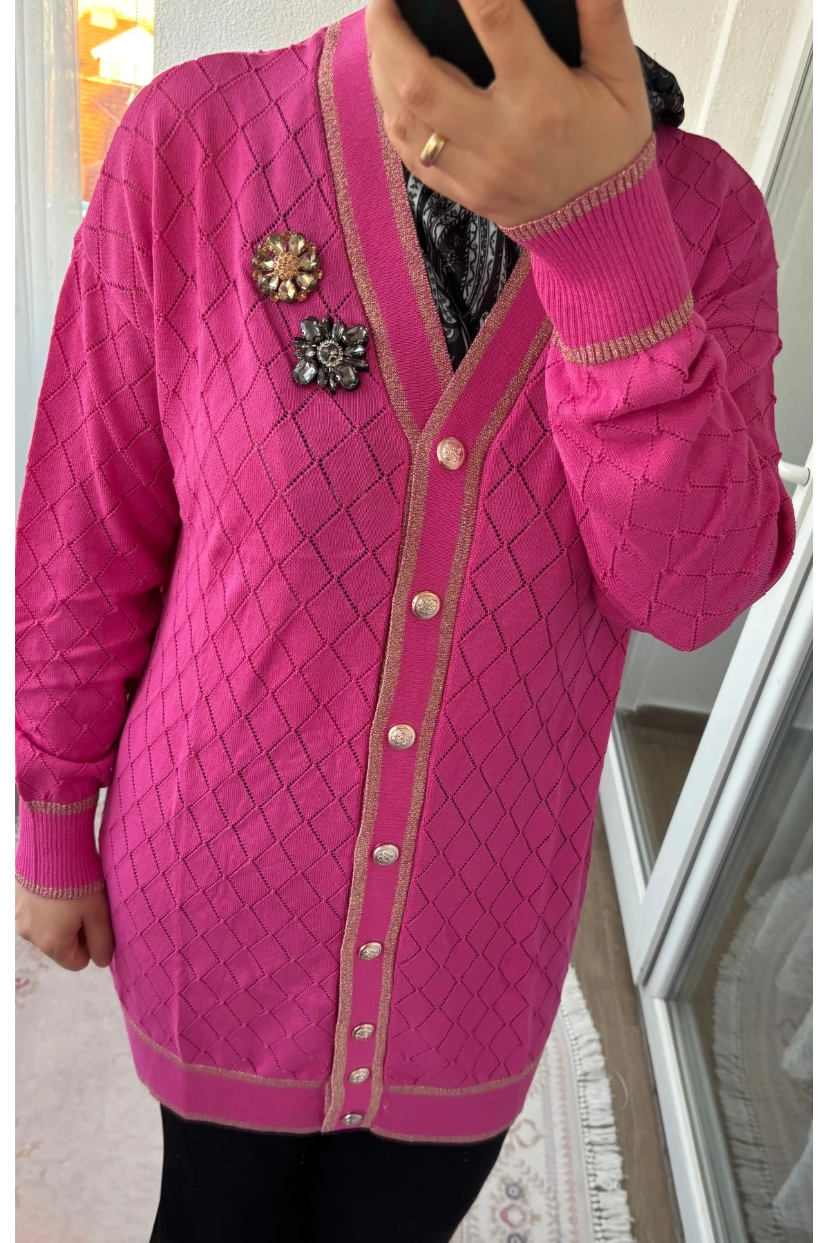 Emsabutik önü taş detaylı Hırka