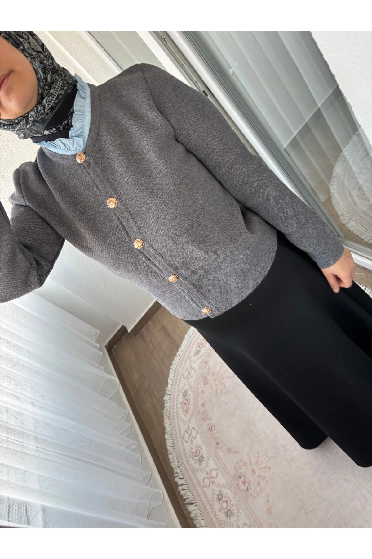 Emsabutik boyun kısmı fırfır detaylı Hırka