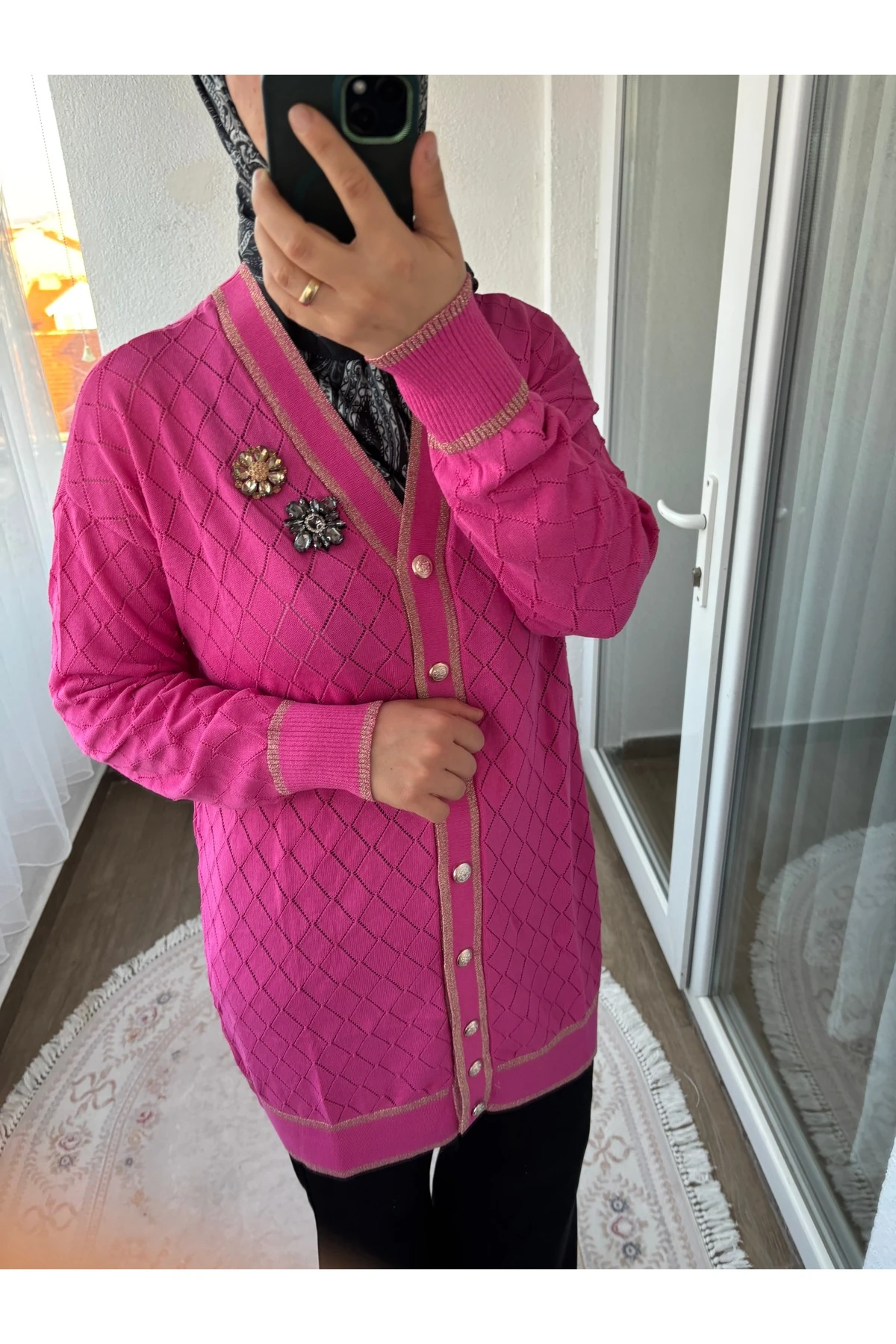 Emsabutik önü taş detaylı Hırka