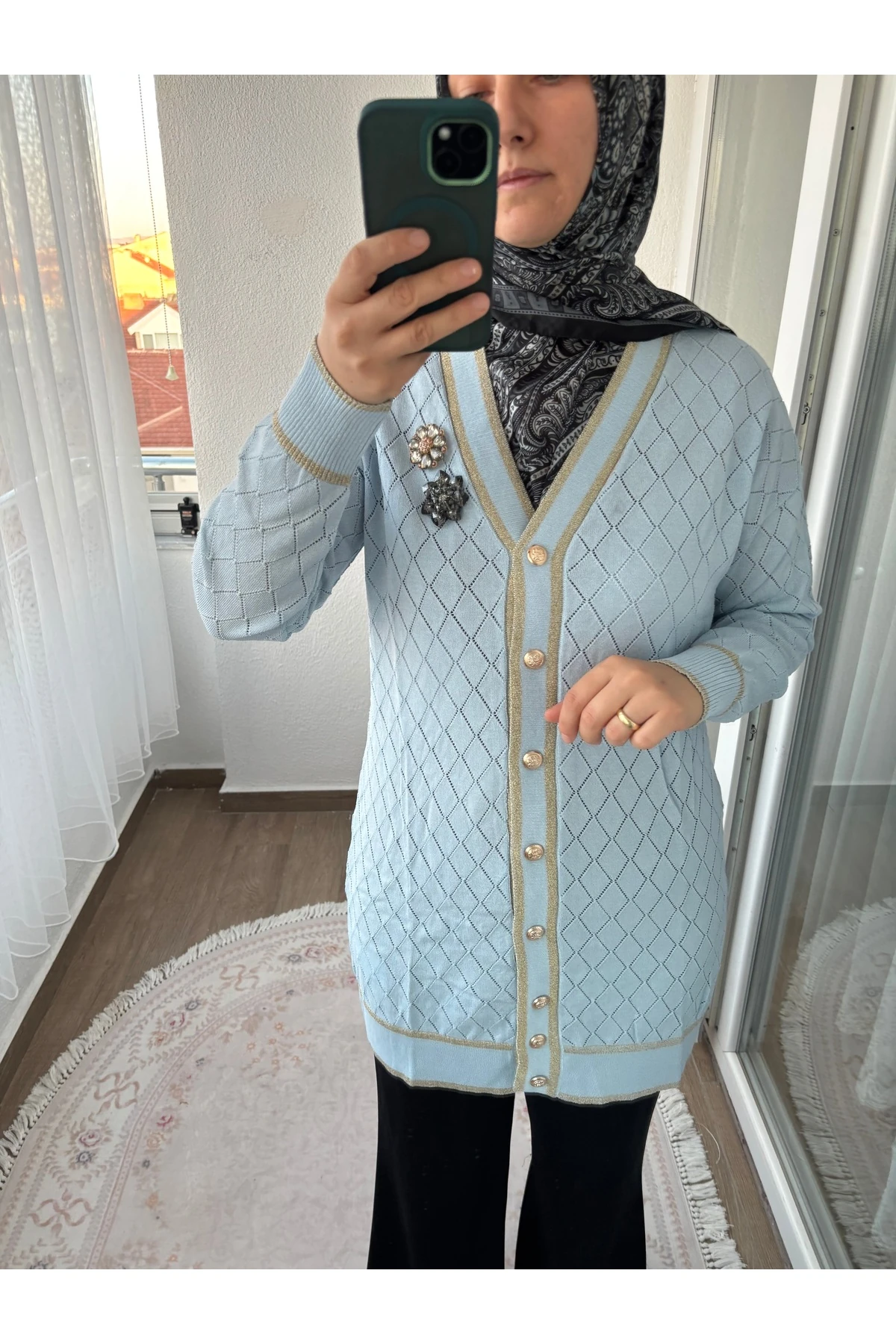 Emsabutik önü taş detaylı Hırka