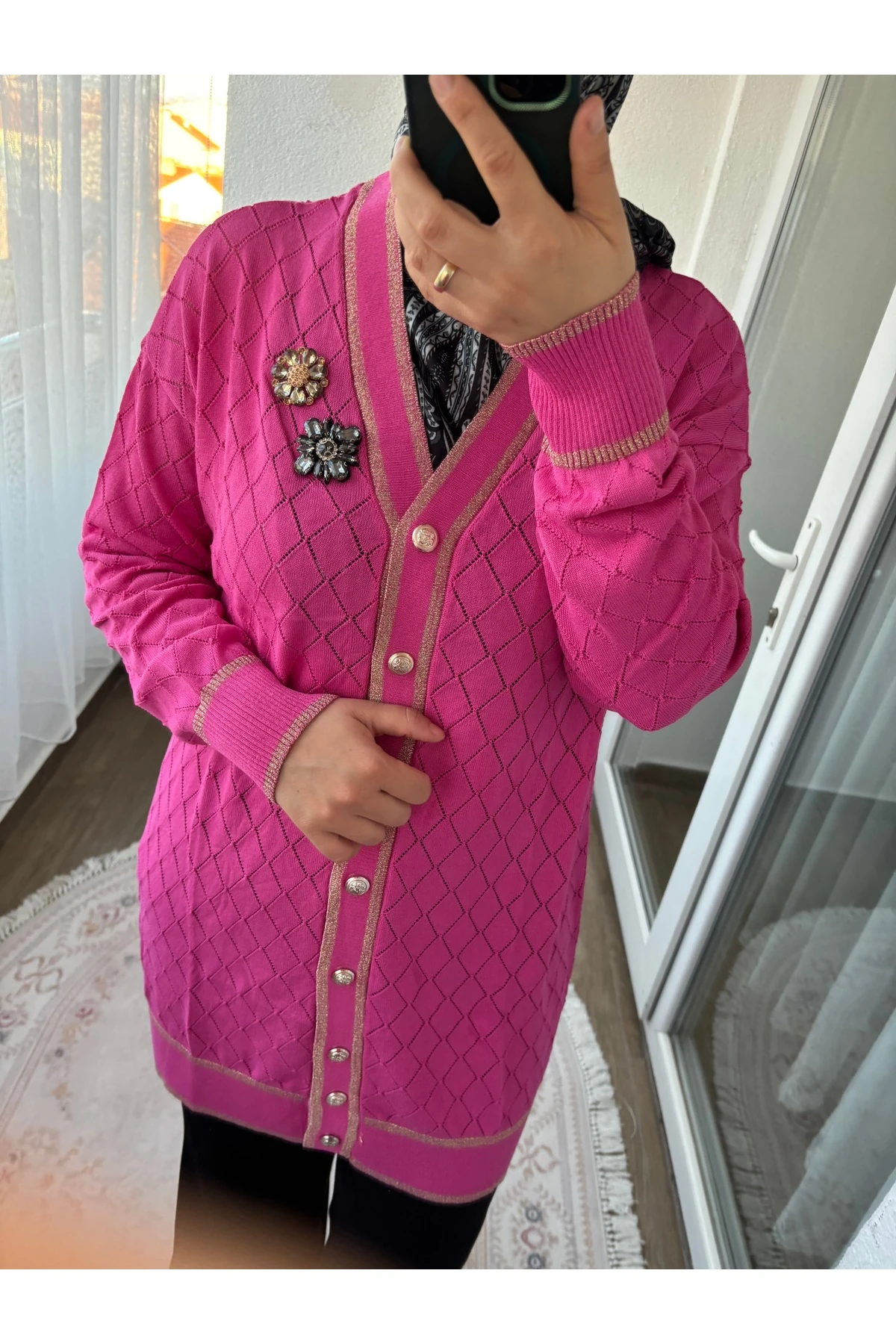 Emsabutik önü taş detaylı Hırka