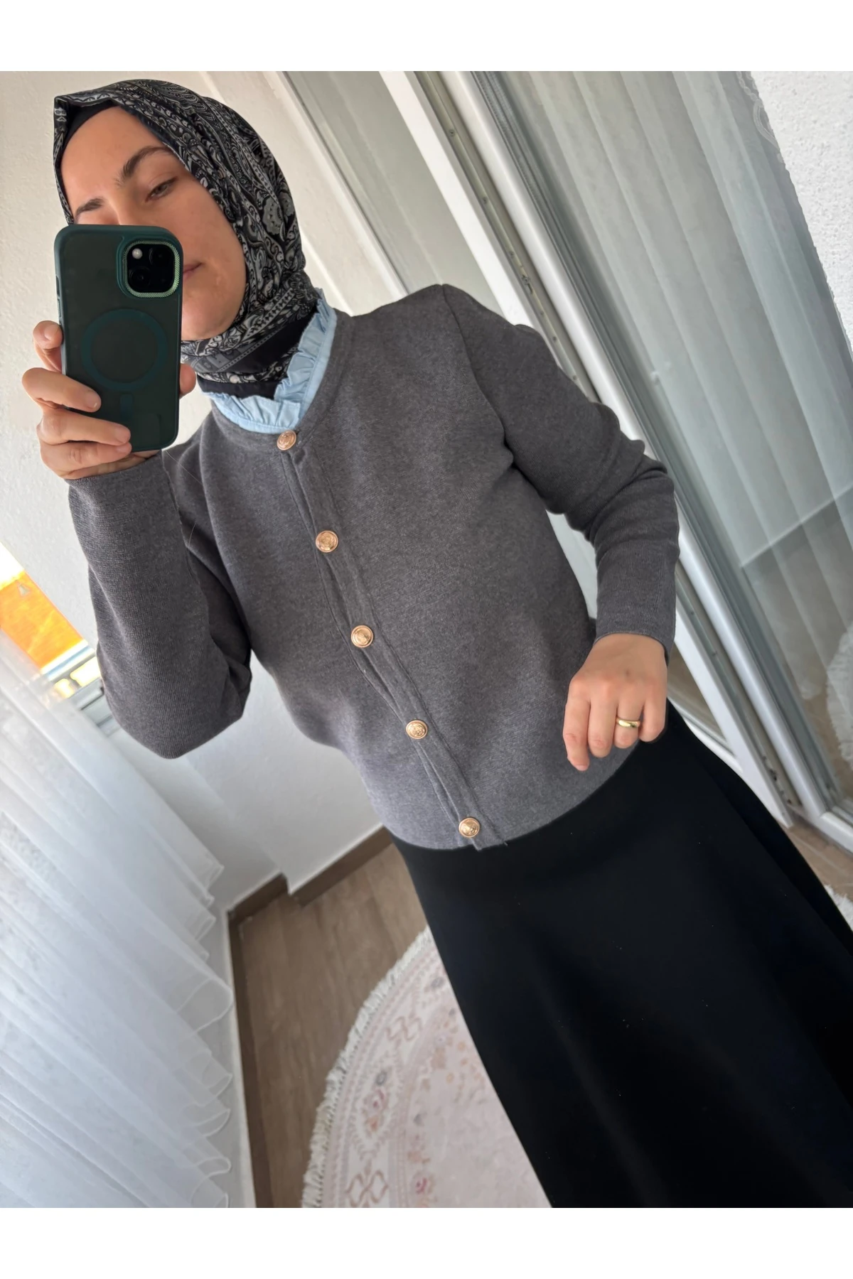 Emsabutik boyun kısmı fırfır detaylı Hırka