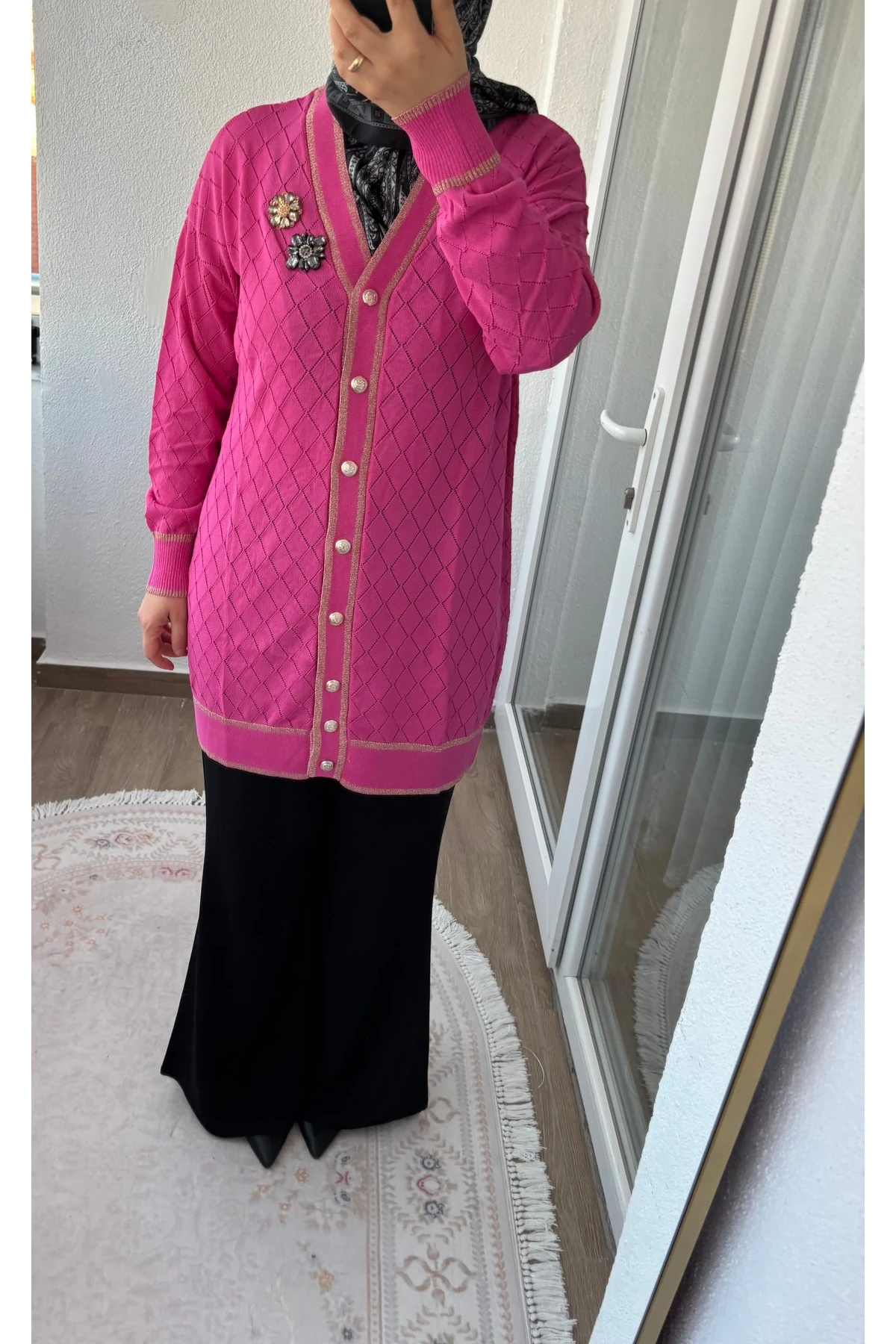 Emsabutik önü taş detaylı Hırka