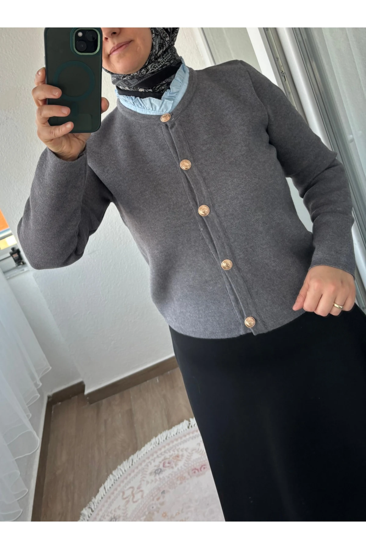 Emsabutik boyun kısmı fırfır detaylı Hırka