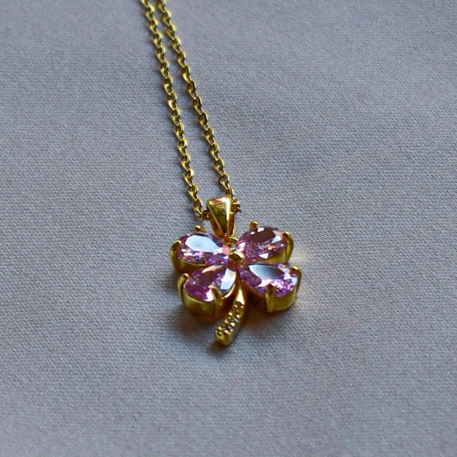 “Şansın Işıltısı” Kolye – Pembe Taşlı Yonca Tasarım