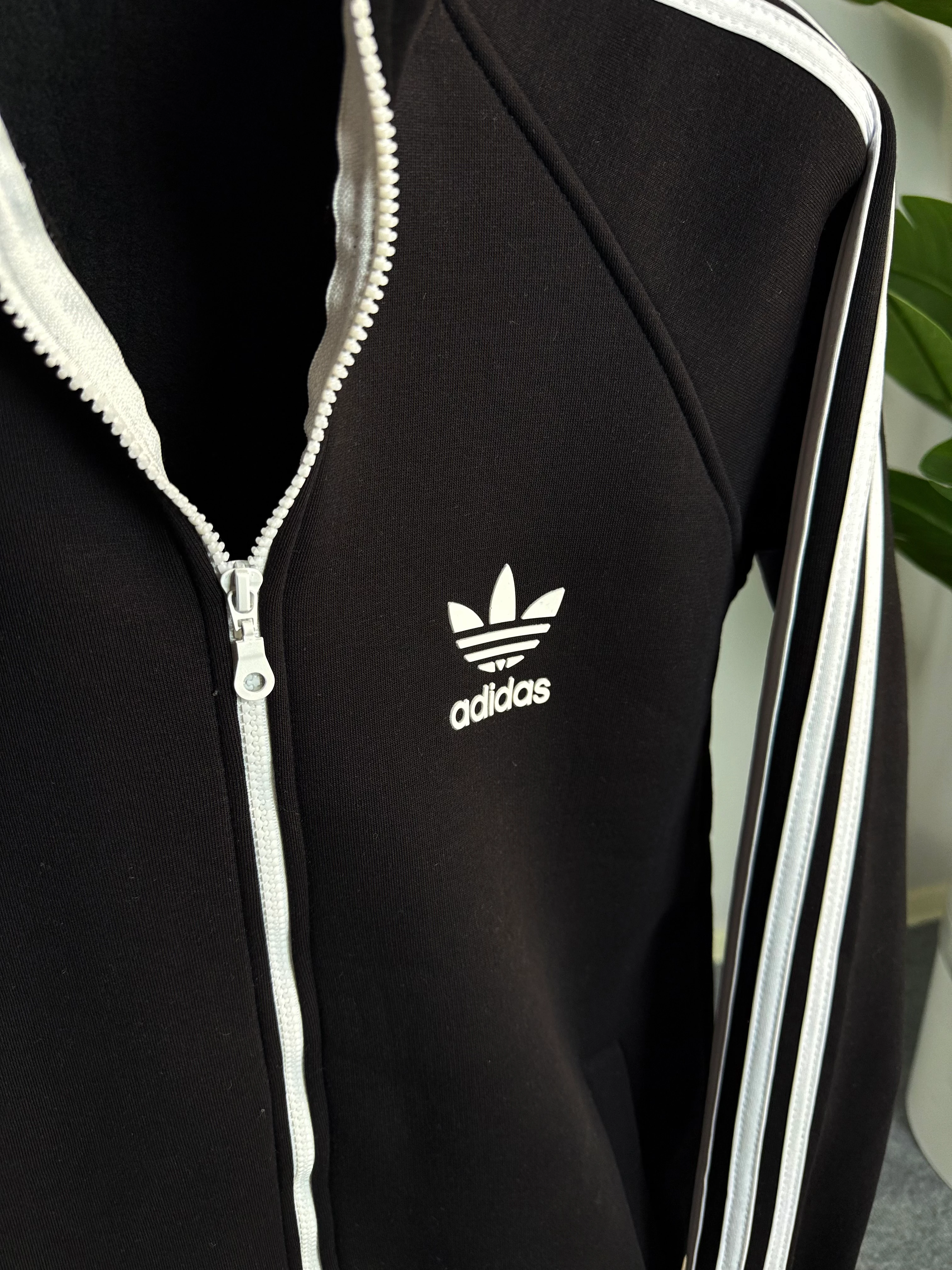 Üç Şeritli Siyah Üçiplik Şardonlu Erkek Hırka