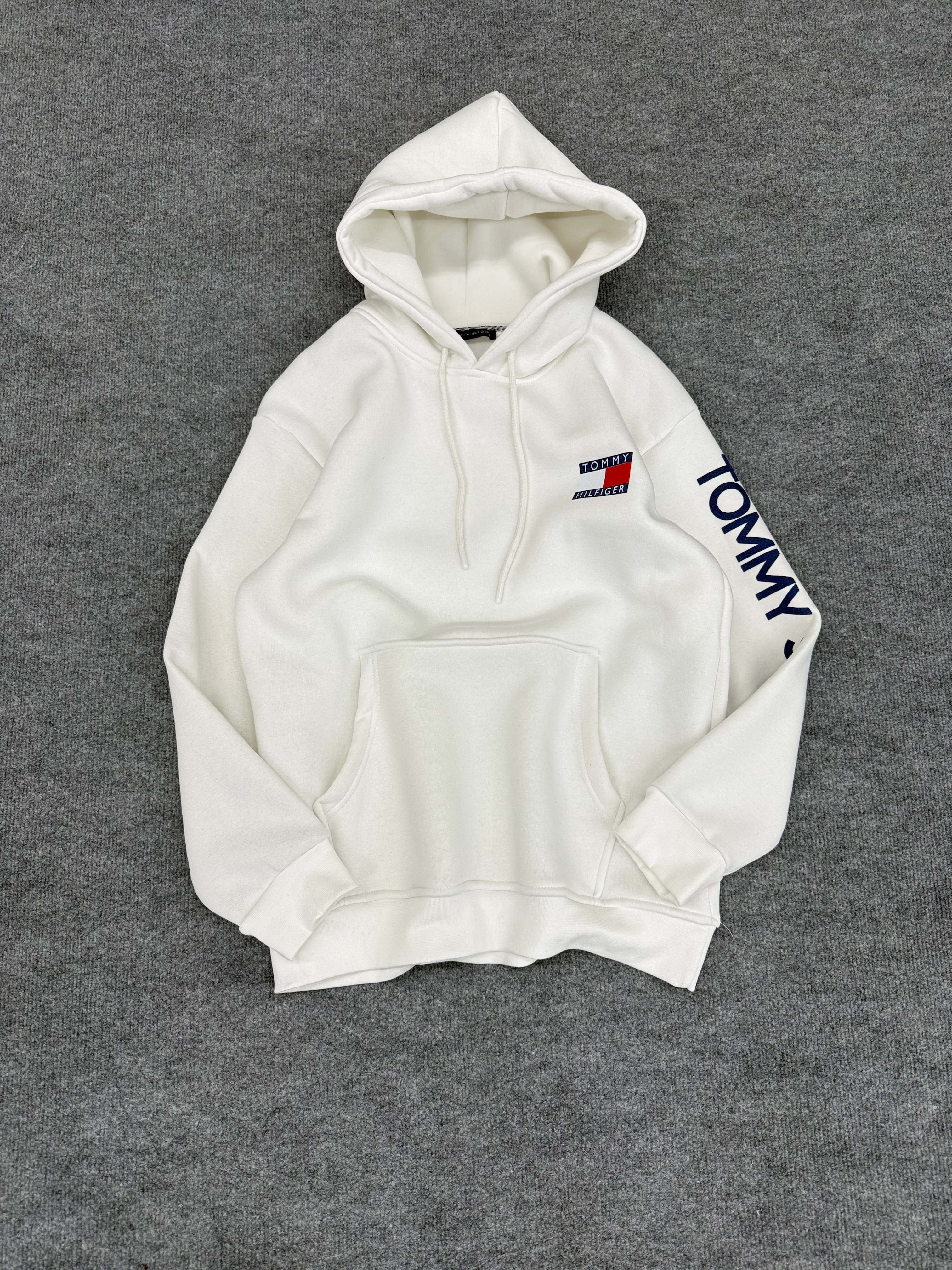 TM Kol Baskı Detay Kapşonlu Sweatshirt