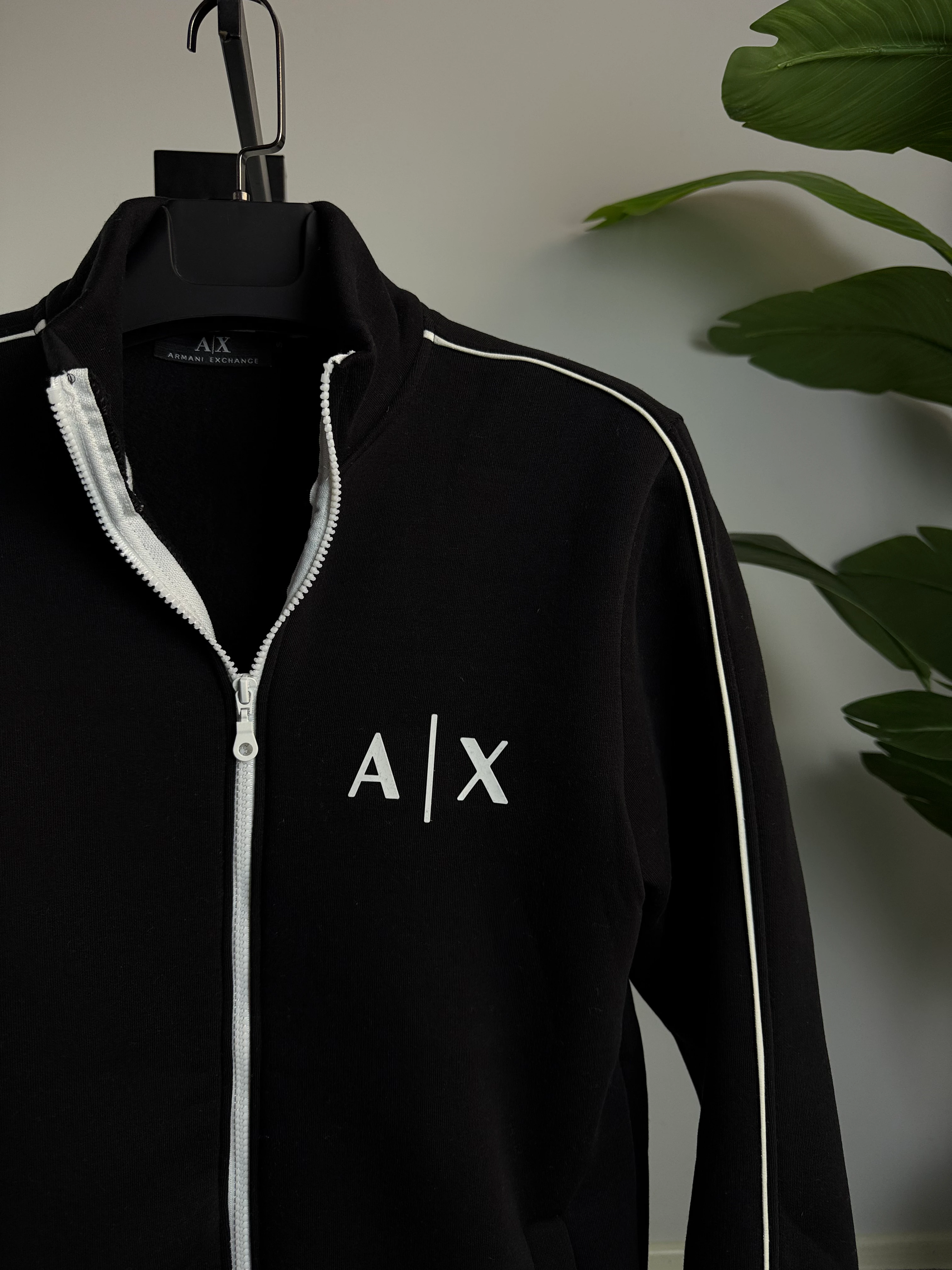 Siyah Renk Üçiplik Şardonlu Tam Fermuarlı Erkek Hırka