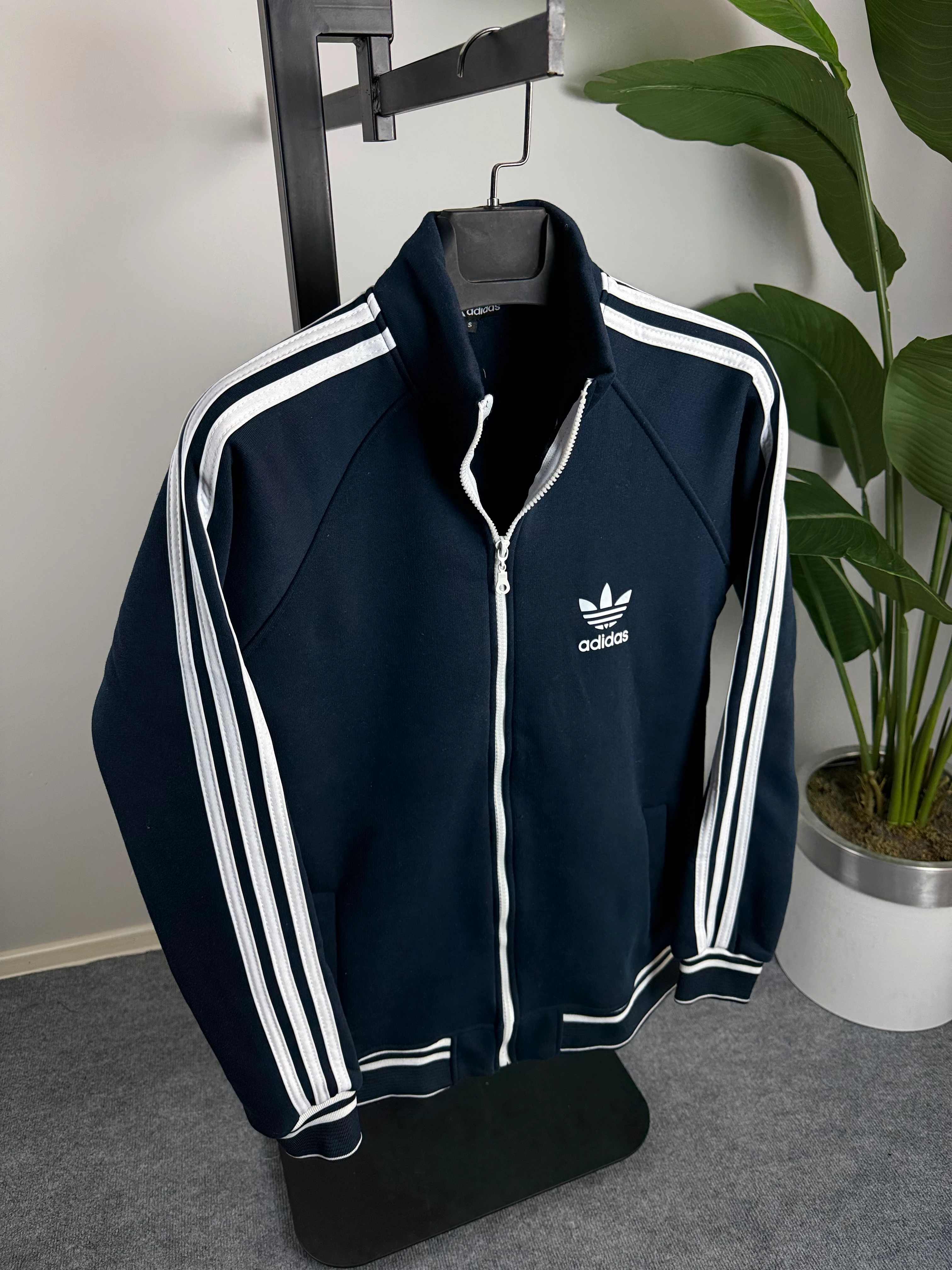 Üç Şeritli Lacivert Renk Üçiplik Şardonlu Tam Fermuarlı Erkek Hırka