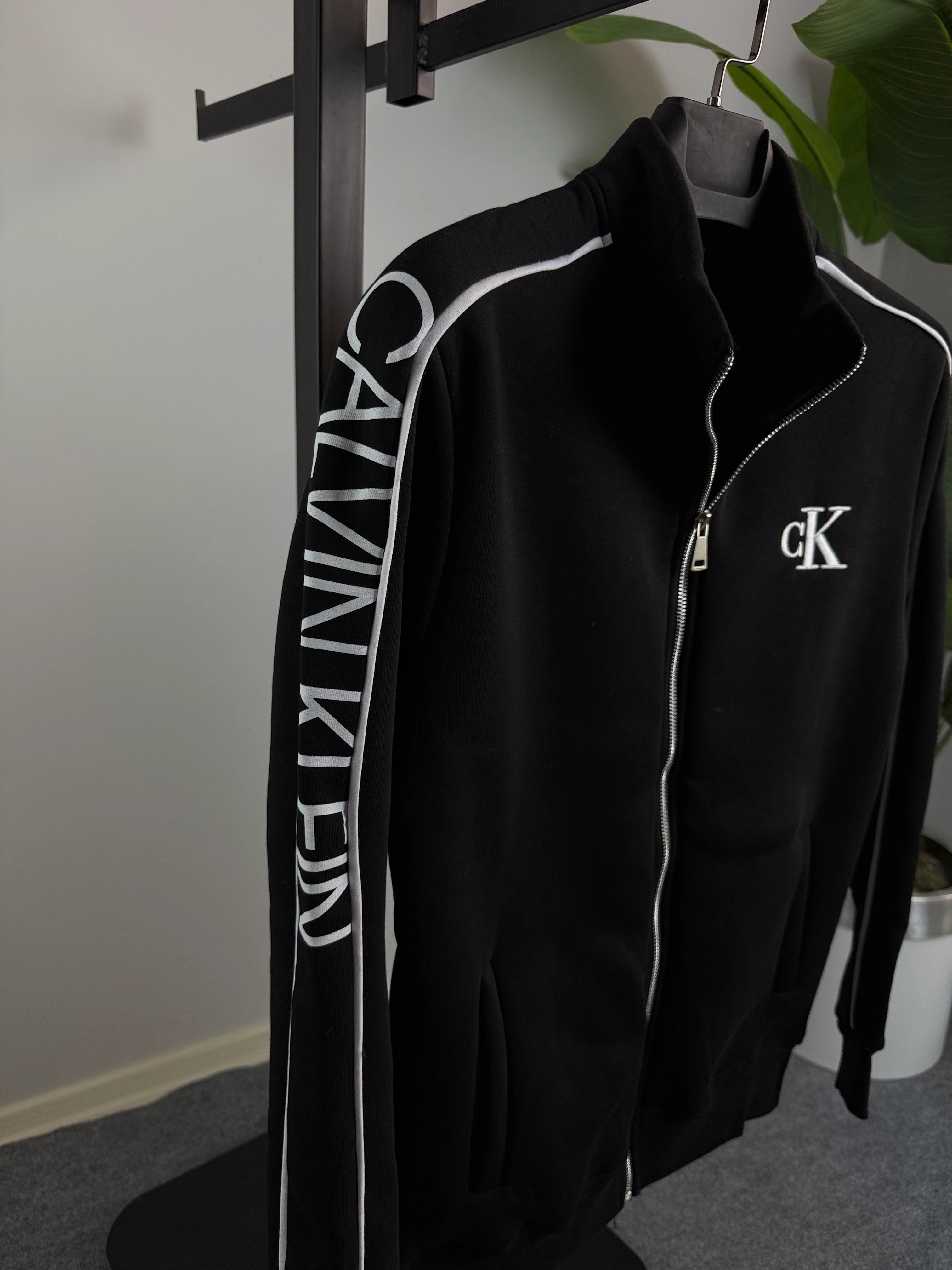 Siyah Renk Üçiplik Şardonlu Tam Fermuarlı Erkek Hırka