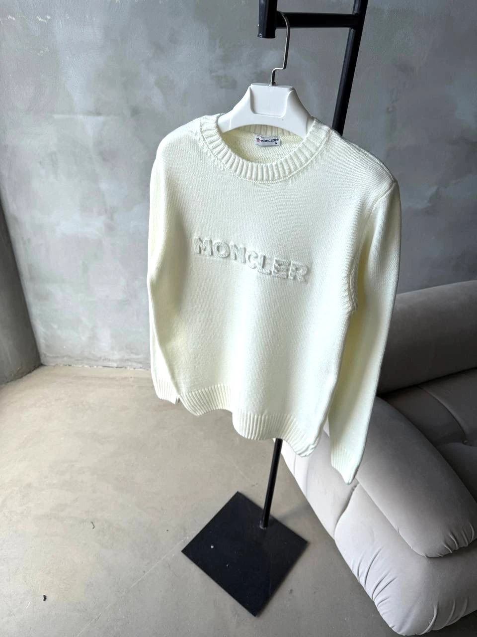 KABARTMA BASKILI BEYAZ ERKEK TRİKO