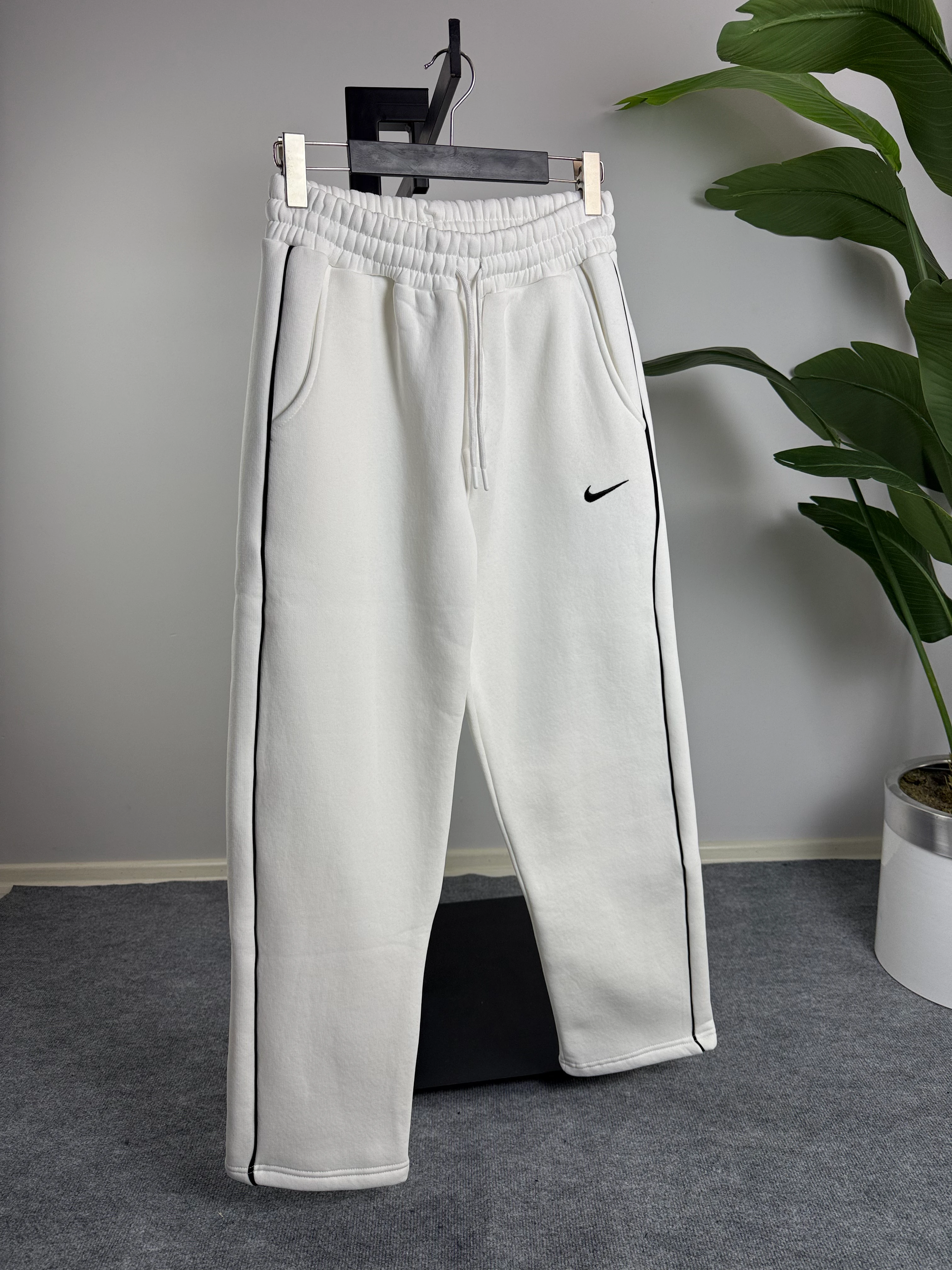 Baggy Eşofman Nakış İşleme Üçiplik Şardonlu Beyaz