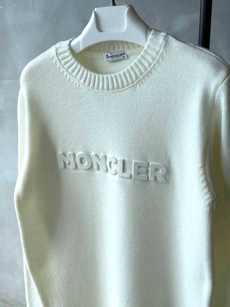 KABARTMA BASKILI BEYAZ ERKEK TRİKO