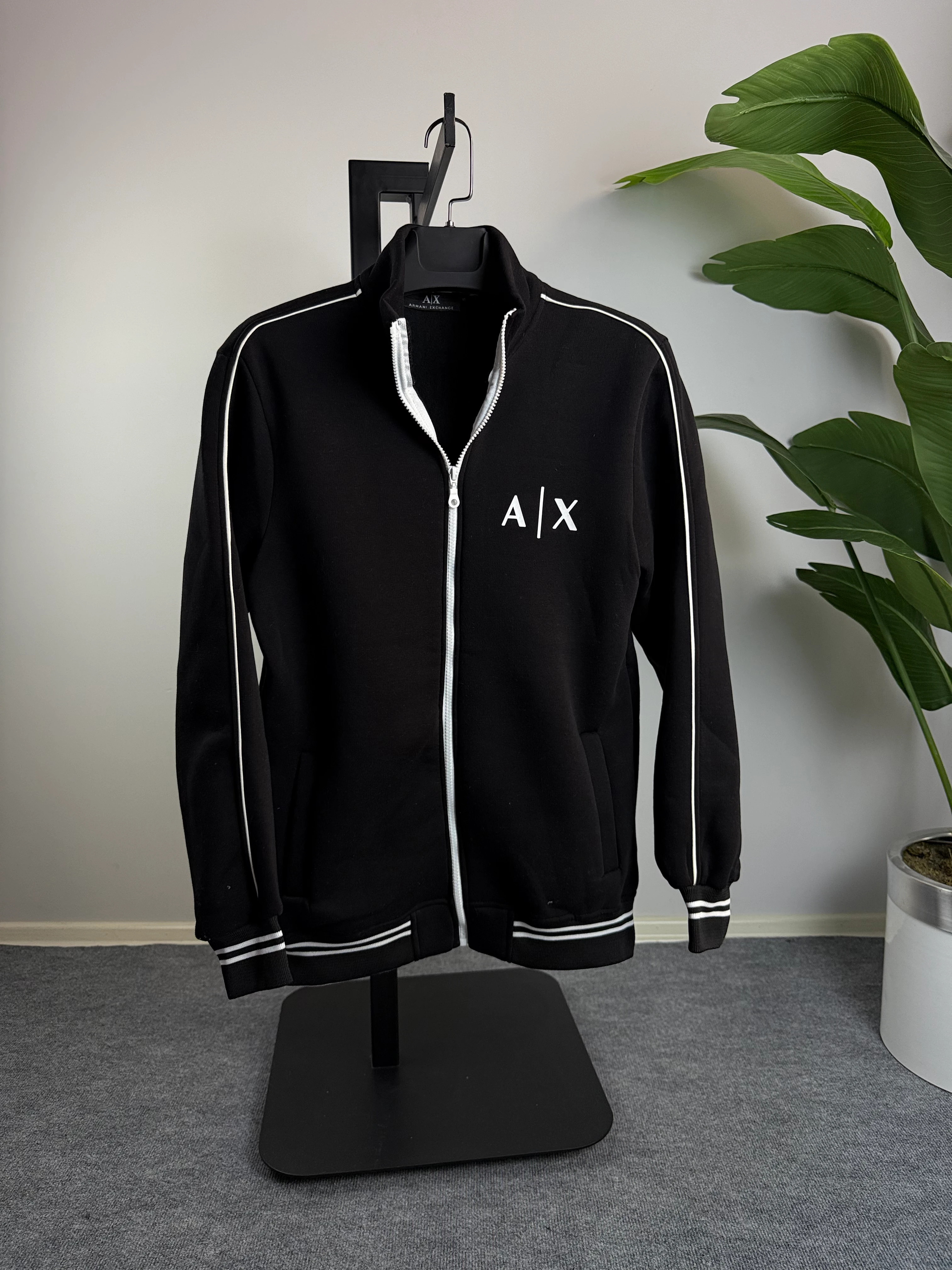 Siyah Renk Üçiplik Şardonlu Tam Fermuarlı Erkek Hırka