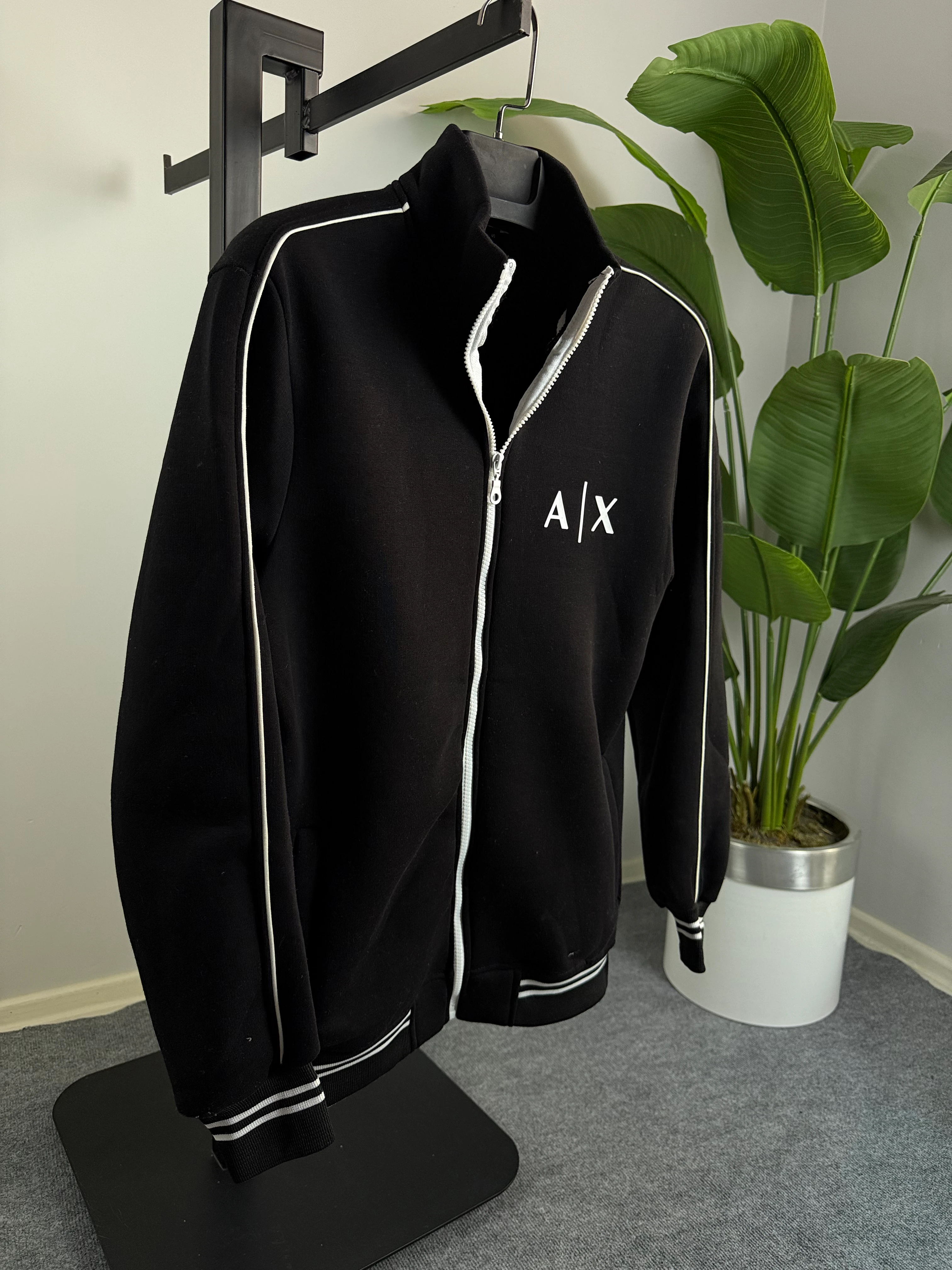 Siyah Renk Üçiplik Şardonlu Tam Fermuarlı Erkek Hırka