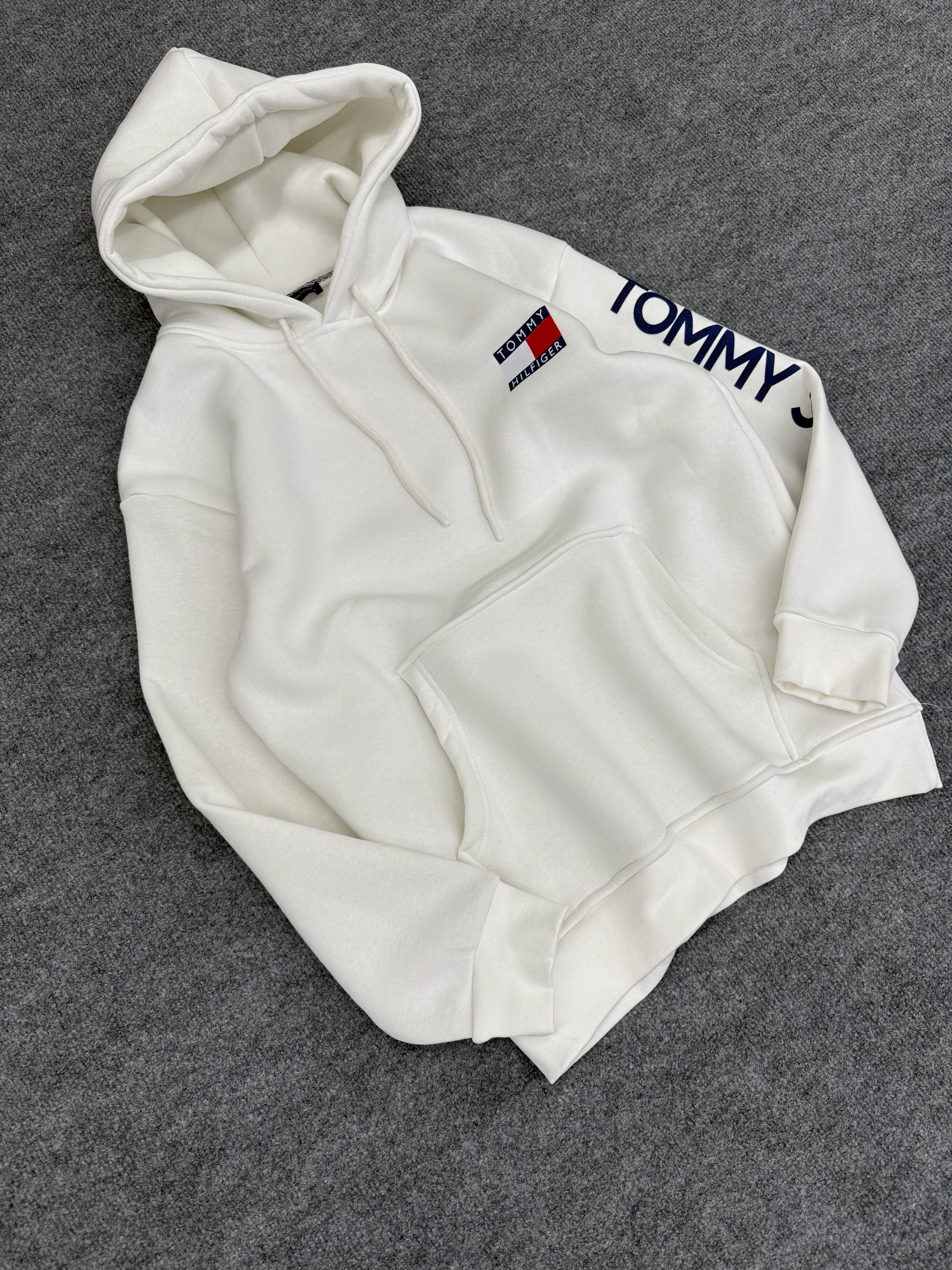 TM Kol Baskı Detay Kapşonlu Sweatshirt