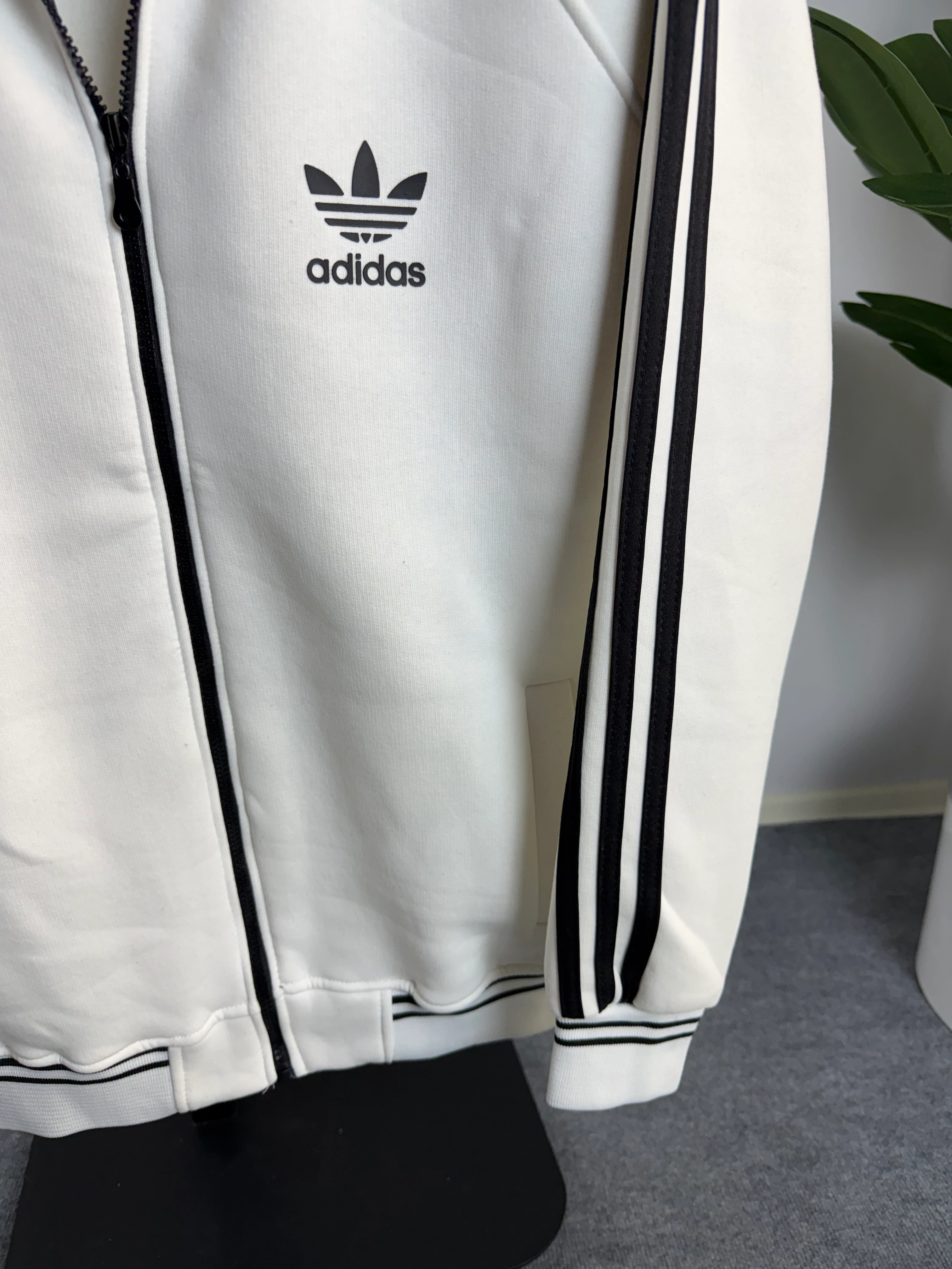 Üç Şeritli Beyaz Renk Üçiplik Şardonlu Tam Fermuarlı Erkek Hırka