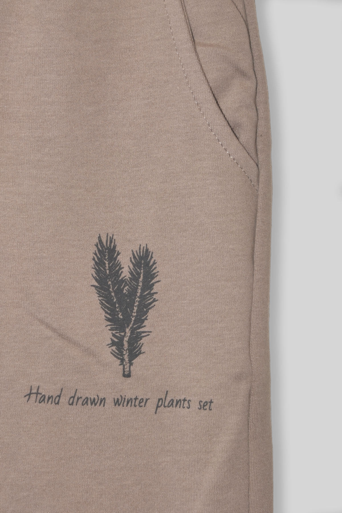 Erkek Çocuk %100 Organik Pamuk Bitki Baskılı Yumuşacık Trend Eşofman Takımı - 1008 - Kahverengi