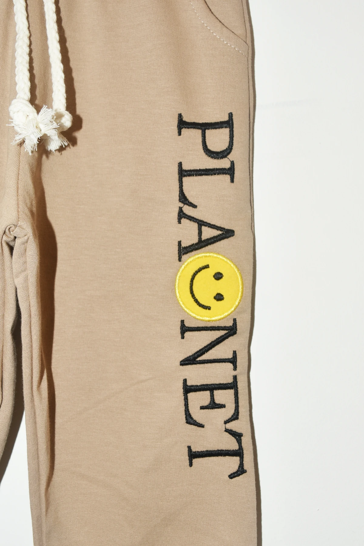 Erkek Çocuk %100 Pamuk Planet Nakışlı Ayıcık Aksesuarlı Eşofman Takım - 2149 - Bej