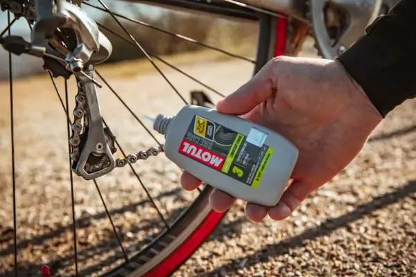 MOTUL CHAIN LUBE DRY TOUR DE FRANCE ( Yol bisikleti zincirleri için yağlayıcı ) 100ml