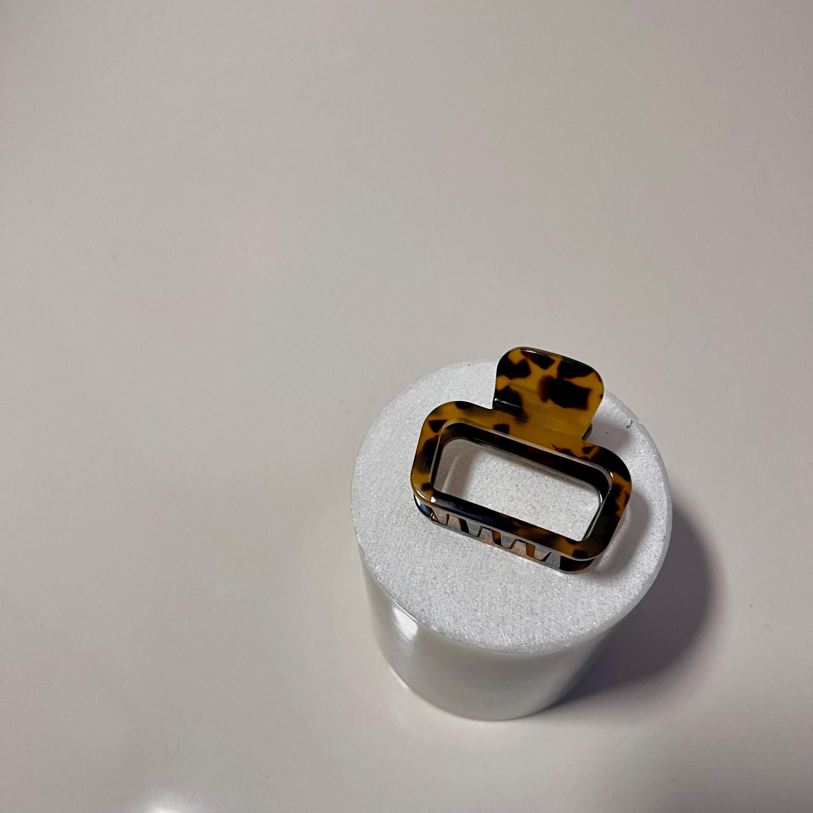 Leo Kemik Hair Clips 