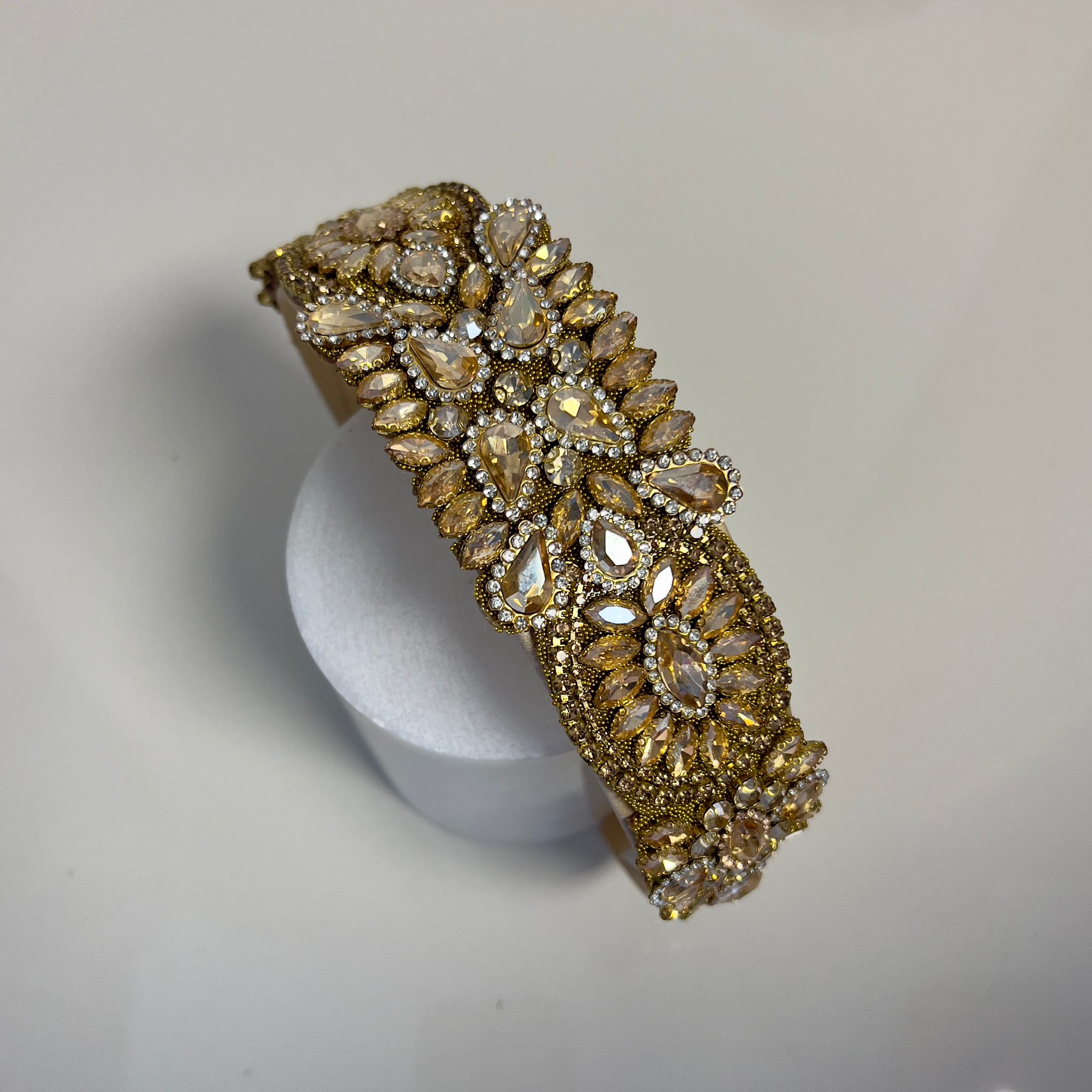 Gold/Çok Renkli Taşlı Taç Kadın Saç Aksesuarı