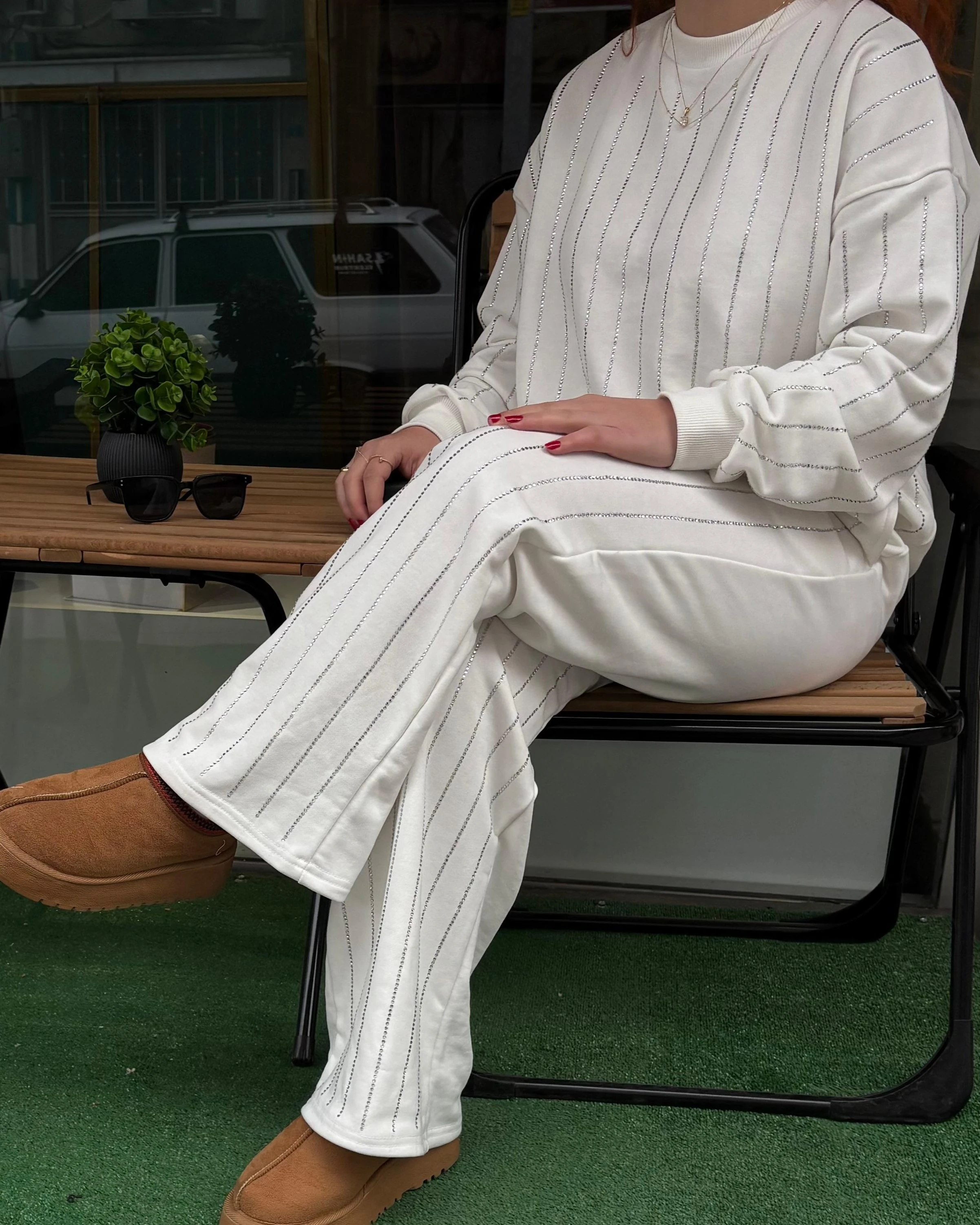 Taş Şeritli Beyaz Oversize Eşofman Takımı