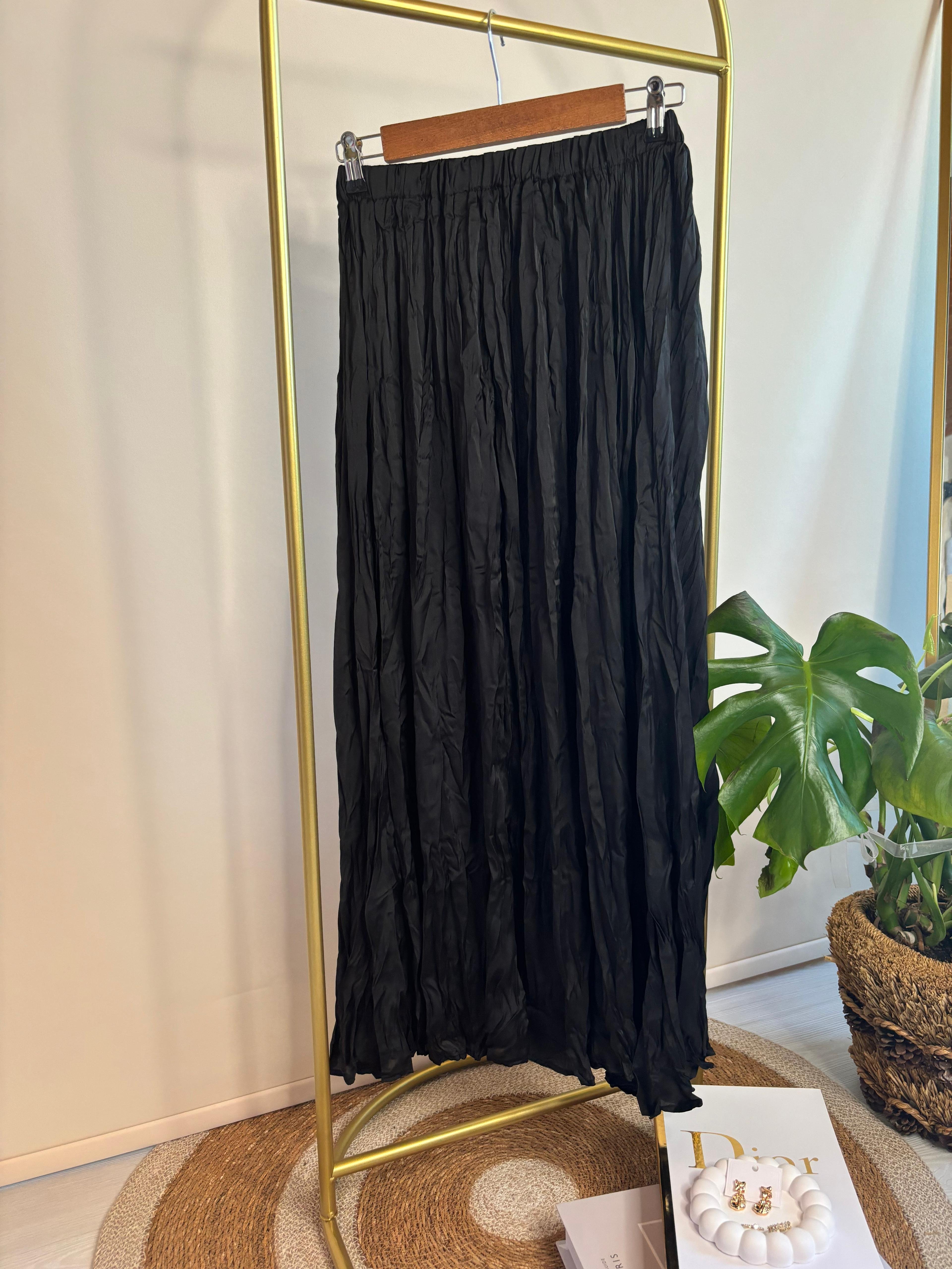 Buruşuk Dokulu Uzun Pileli Etek – Modern Rahat Stil - Siyah