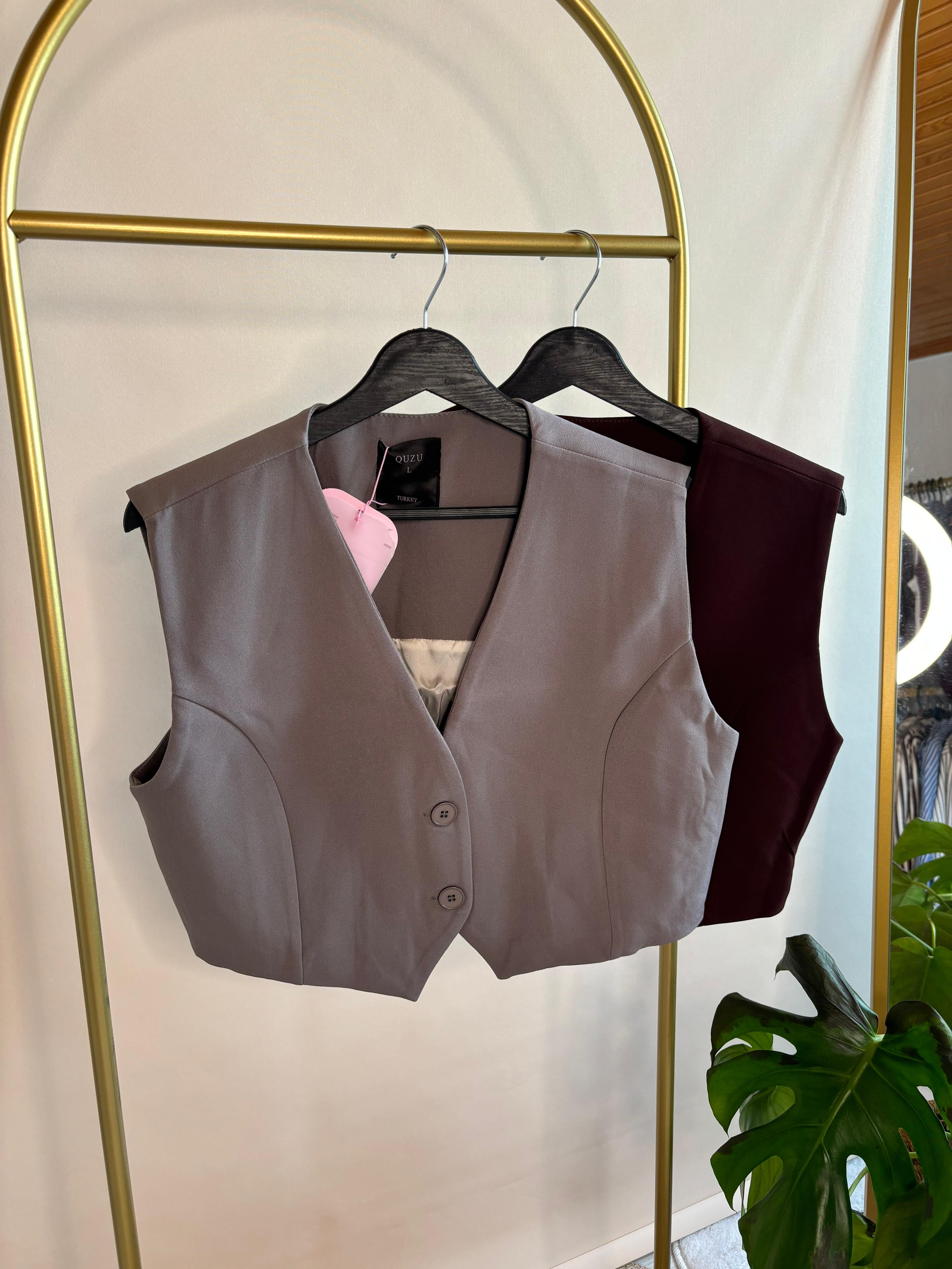 Düğme Detaylı Kadın Crop Yelek – Modern ve Şık Tasarım