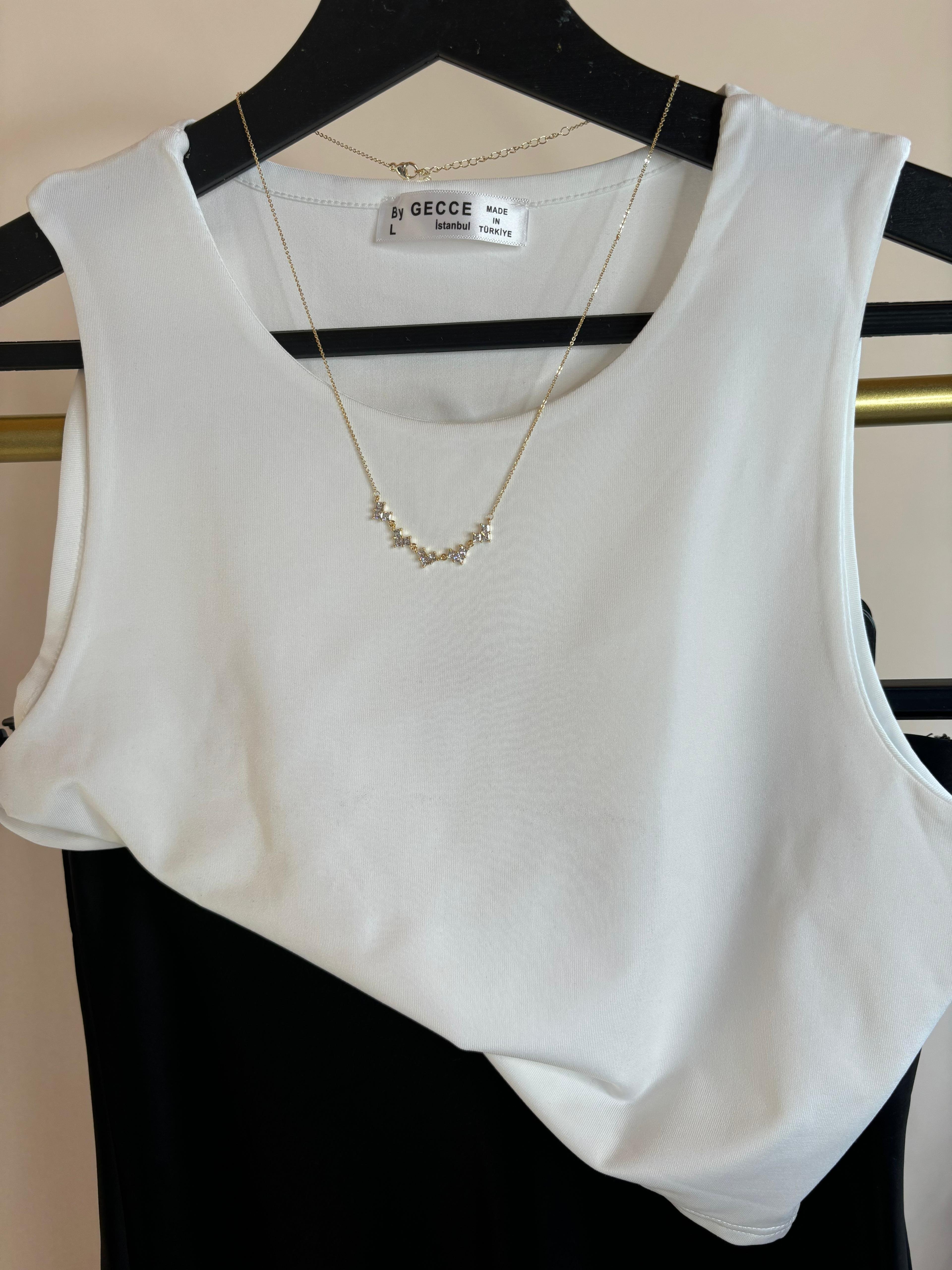 Kadın Basic Kolsuz Crop Top – Şık ve Rahat Günlük Stil