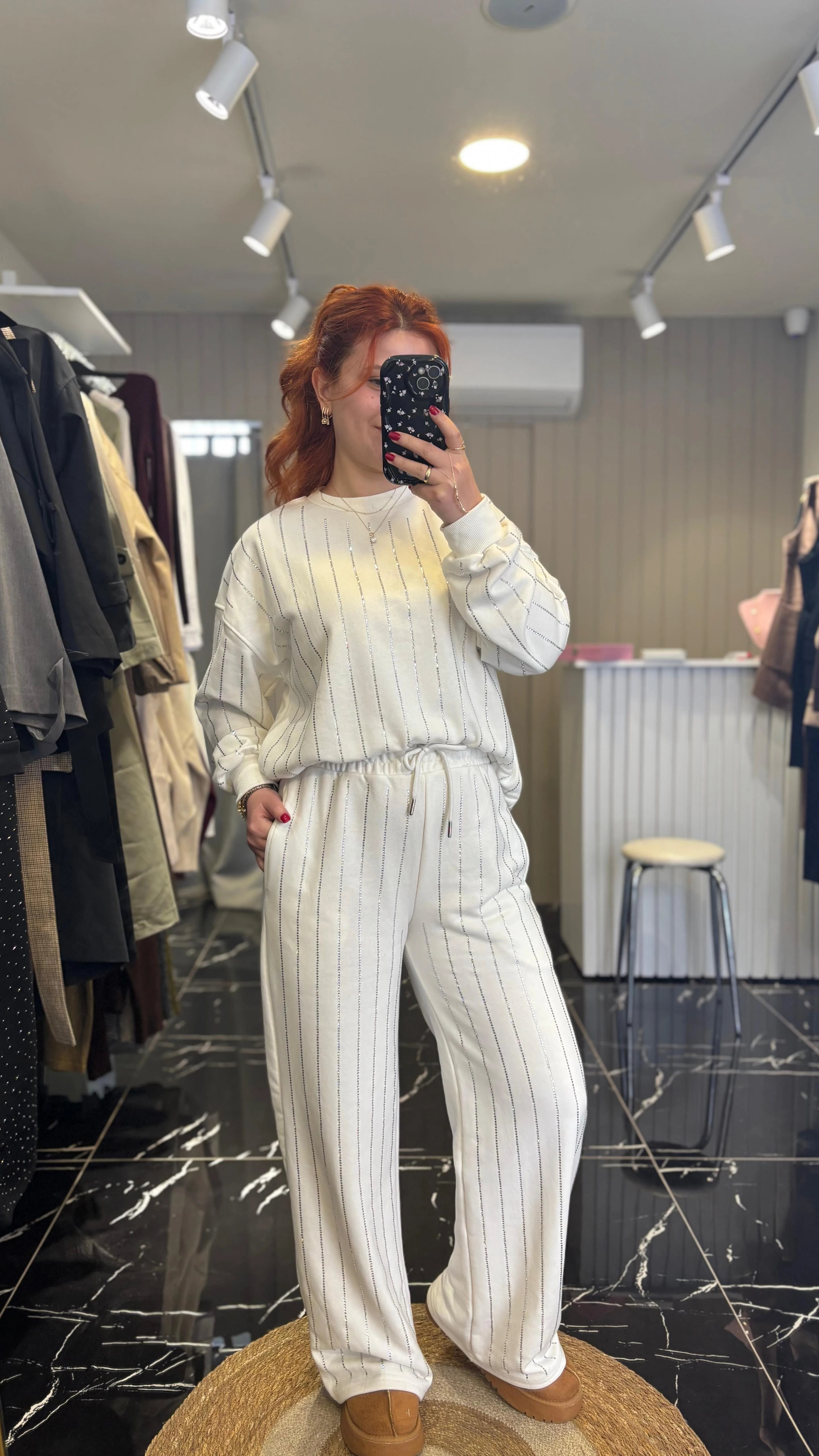 Taş Şeritli Beyaz Oversize Eşofman Takımı