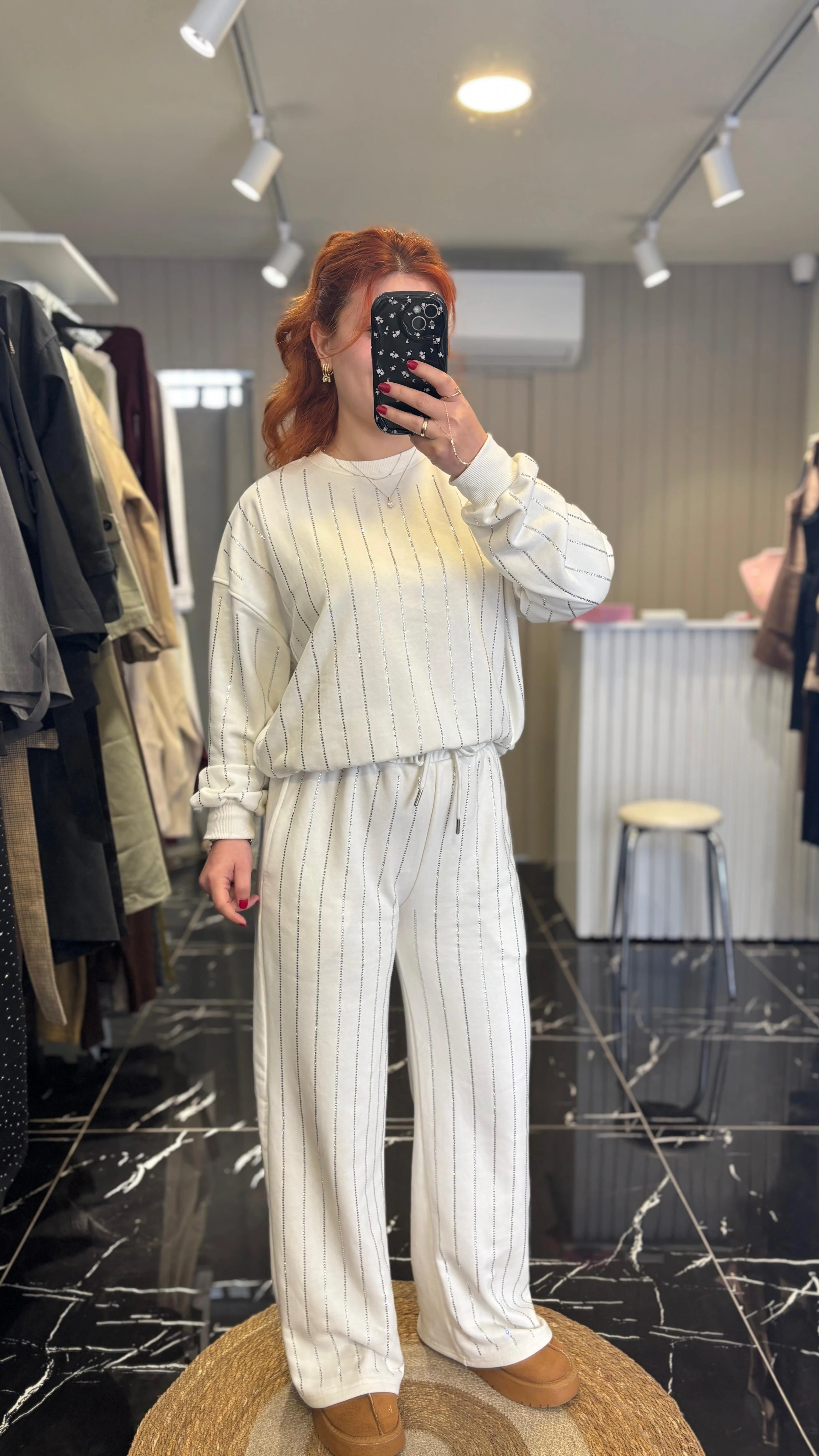 Taş Şeritli Beyaz Oversize Eşofman Takımı