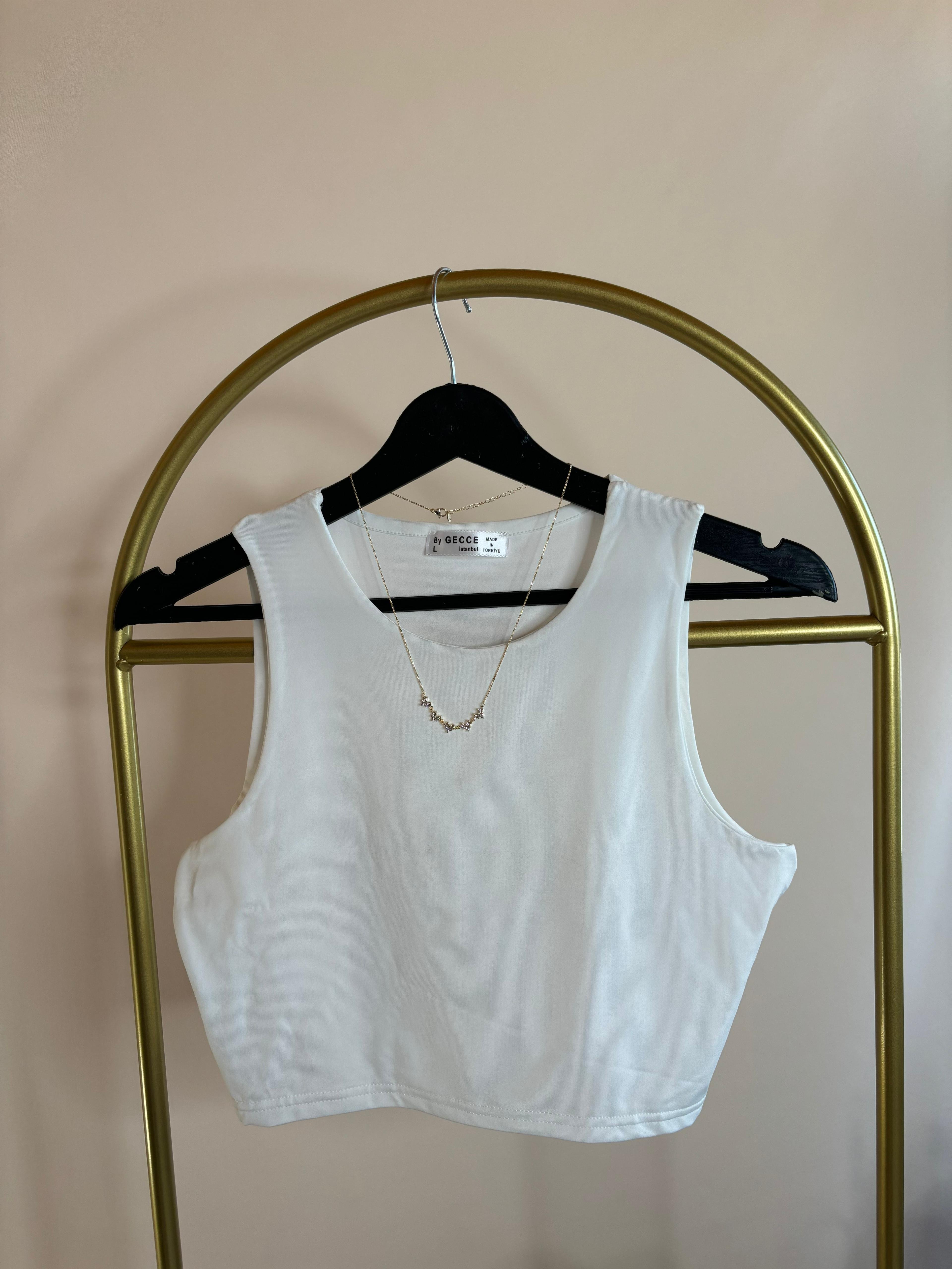 Kadın Basic Kolsuz Crop Top – Şık ve Rahat Günlük Stil - Beyaz