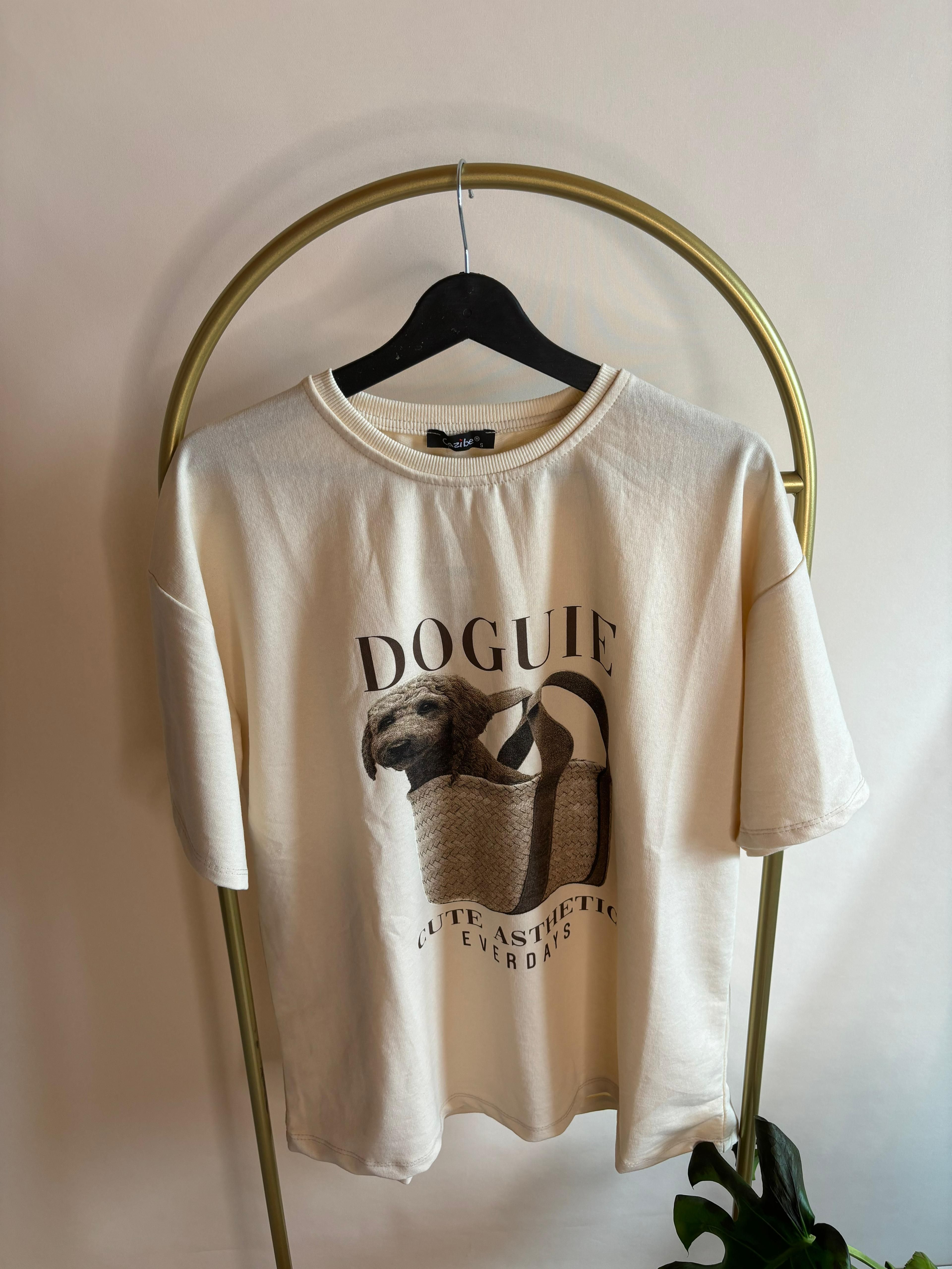“DOGUIE” Baskılı Oversize Kadın Tişört – Sevimli ve Rahat Tasarım