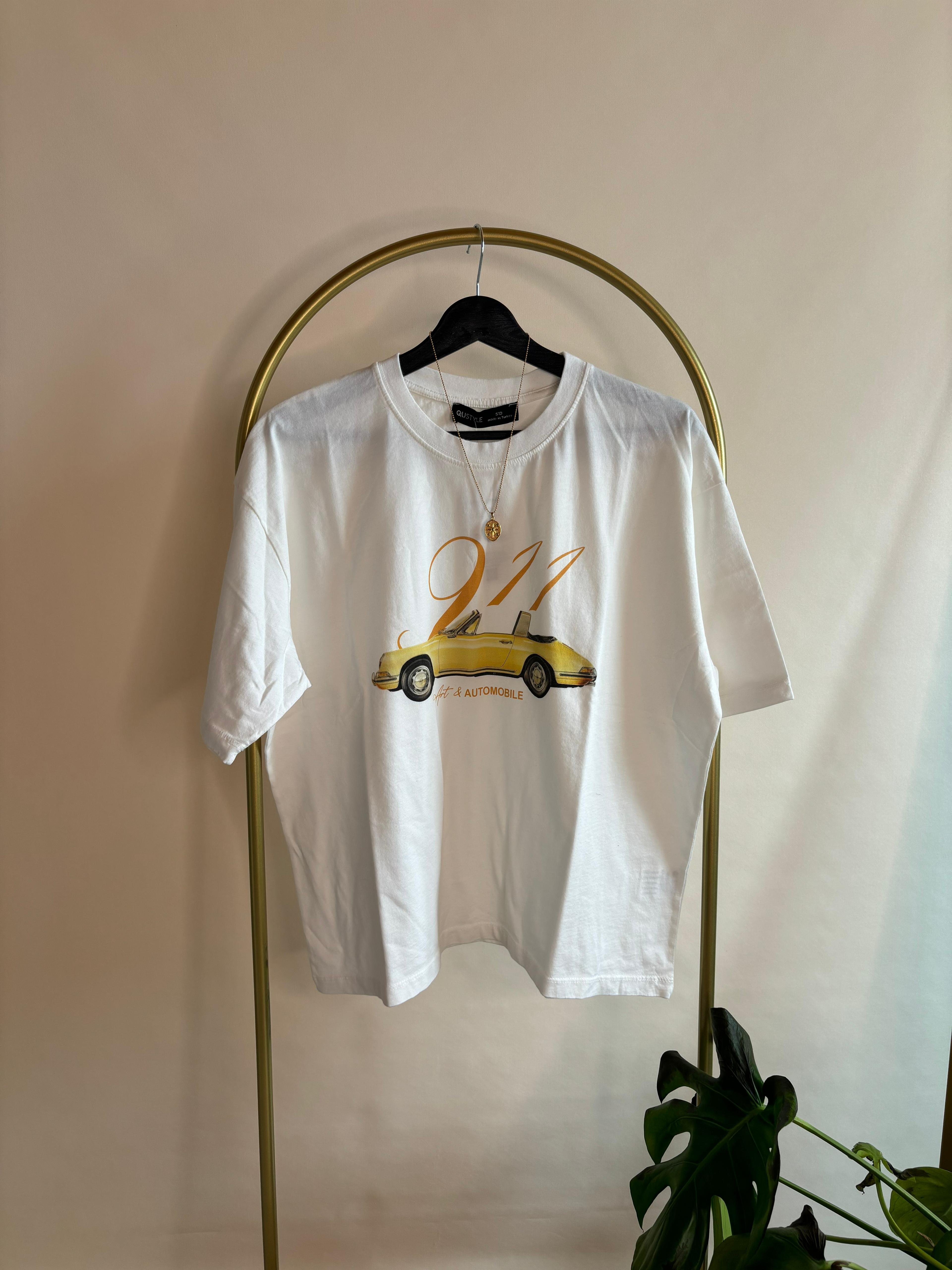 Otomobil Bakılı T-Shirt-Krem