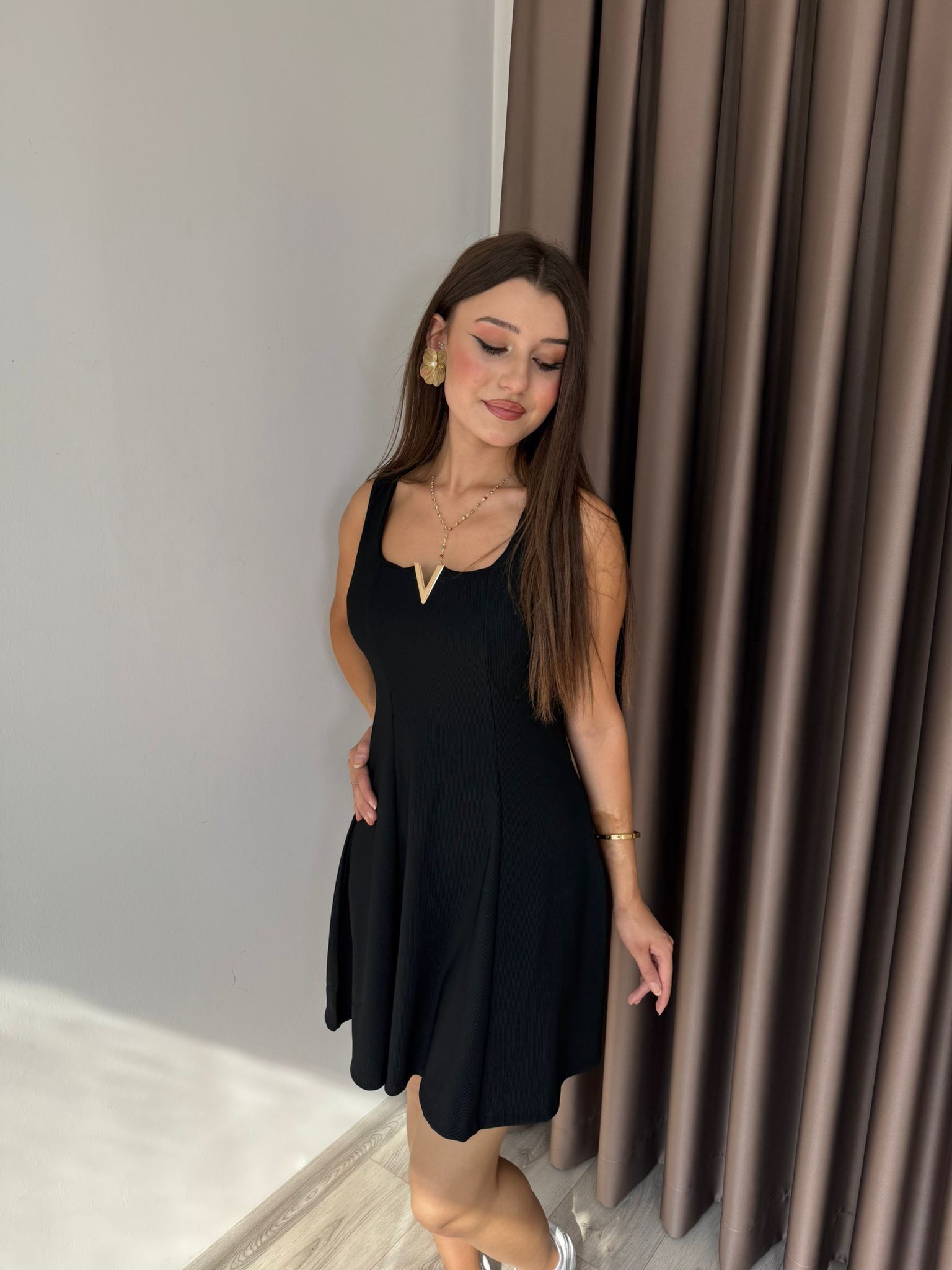 AKSESUAR DETAYLI MİNİ ELBİSE