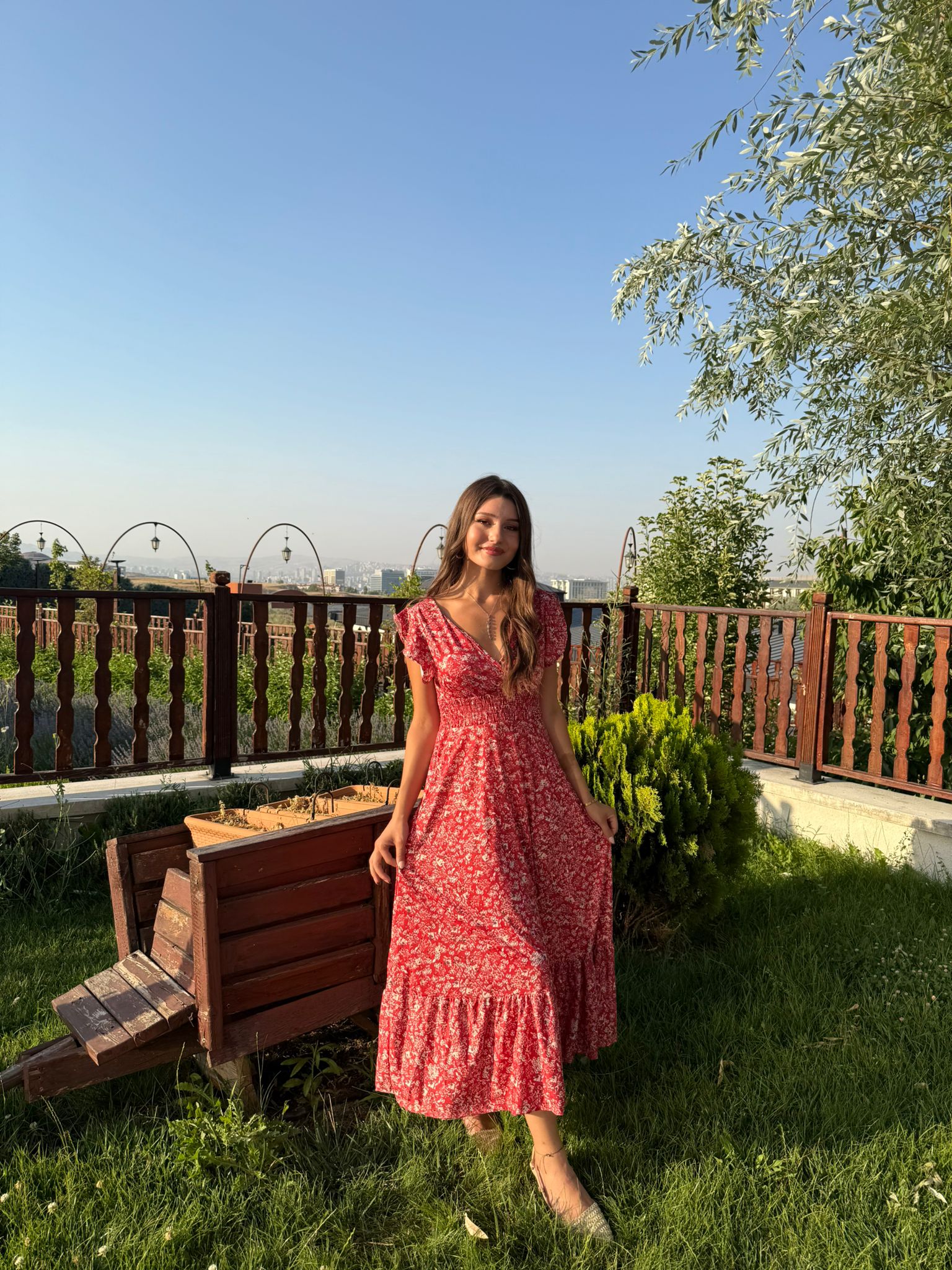 ÇİÇEK DESENLİ MİDİ ELBİSE